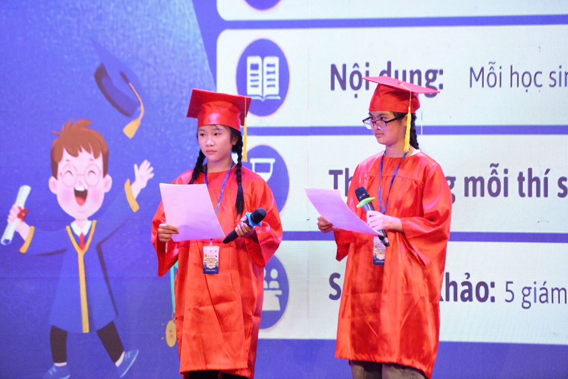 C&aacute;c th&iacute; sinh tham gia v&ograve;ng thi h&ugrave;ng biện, t&igrave;m ra những chủ nh&acirc;n của giải Qu&aacute;n qu&acirc;n.