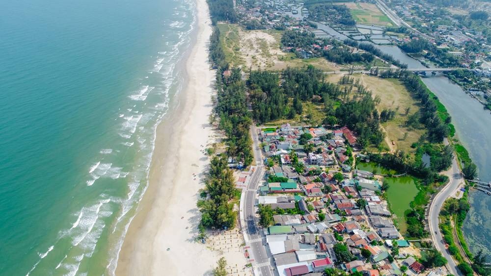 B&atilde;i biển Mỹ Kh&ecirc; - Quảng Ng&atilde;i.