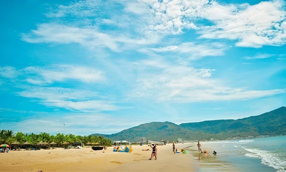 B&atilde;i biển Mỹ Kh&ecirc; - Đ&agrave; Nẵng.