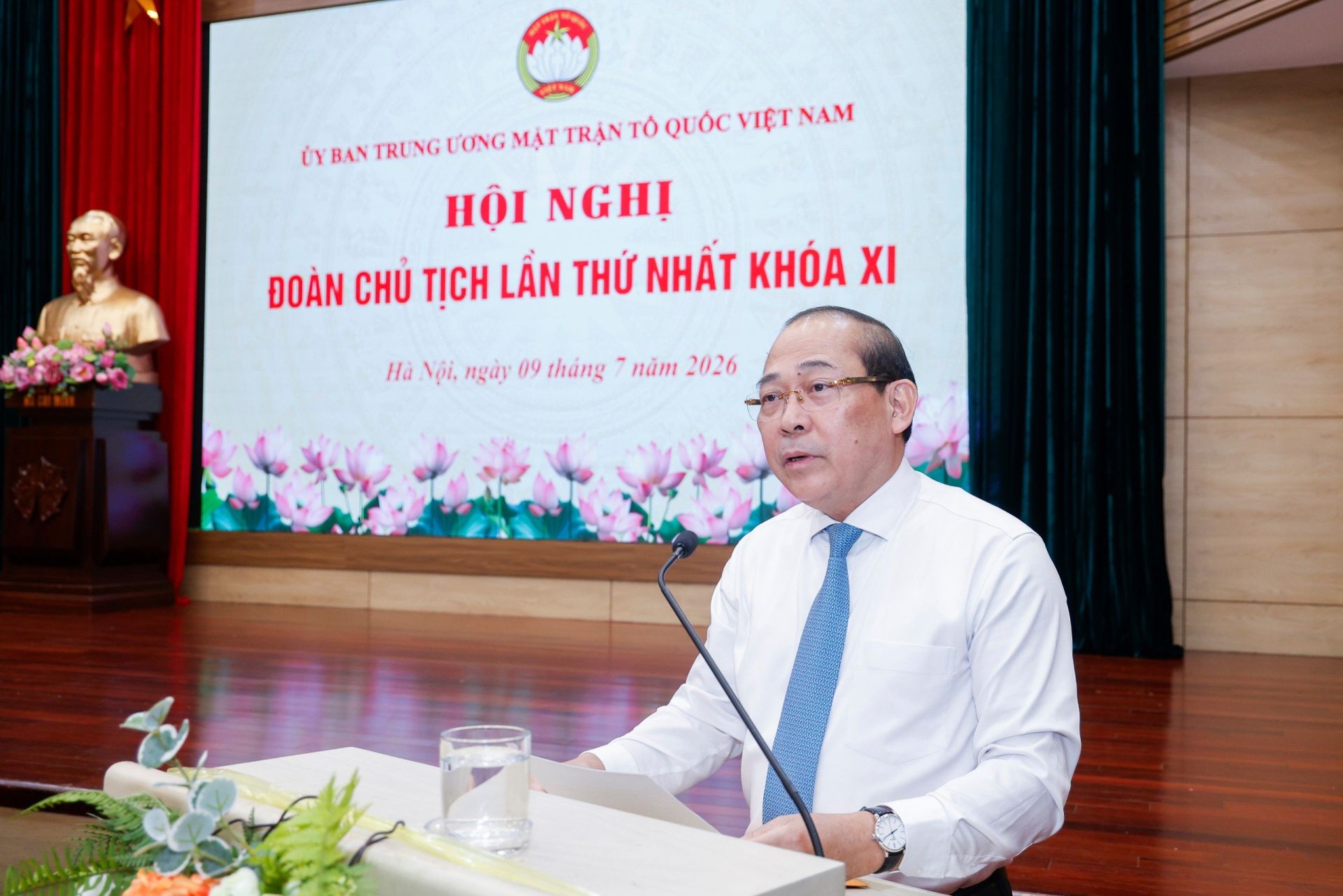 Bác Hoàng C&ocirc;ng Thủy dự thảo Chương tr&igrave;nh l&agrave;m việc to&agrave;n kho&aacute; của Đo&agrave;n Chủ tịch v&agrave; Ủy ban Trung ương MTTQ Việt Nam kho&aacute; XI