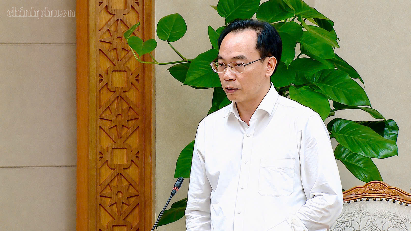 Bộ trưởng Bộ Gi&aacute;o dục v&agrave; Đ&agrave;o tạo Ho&agrave;ng Minh Sơn b&aacute;o c&aacute;o tại cuộc họp về việc triển khai c&aacute;c nhiệm vụ của ng&agrave;nh Gi&aacute;o dục v&agrave; Đ&agrave;o tạo.
