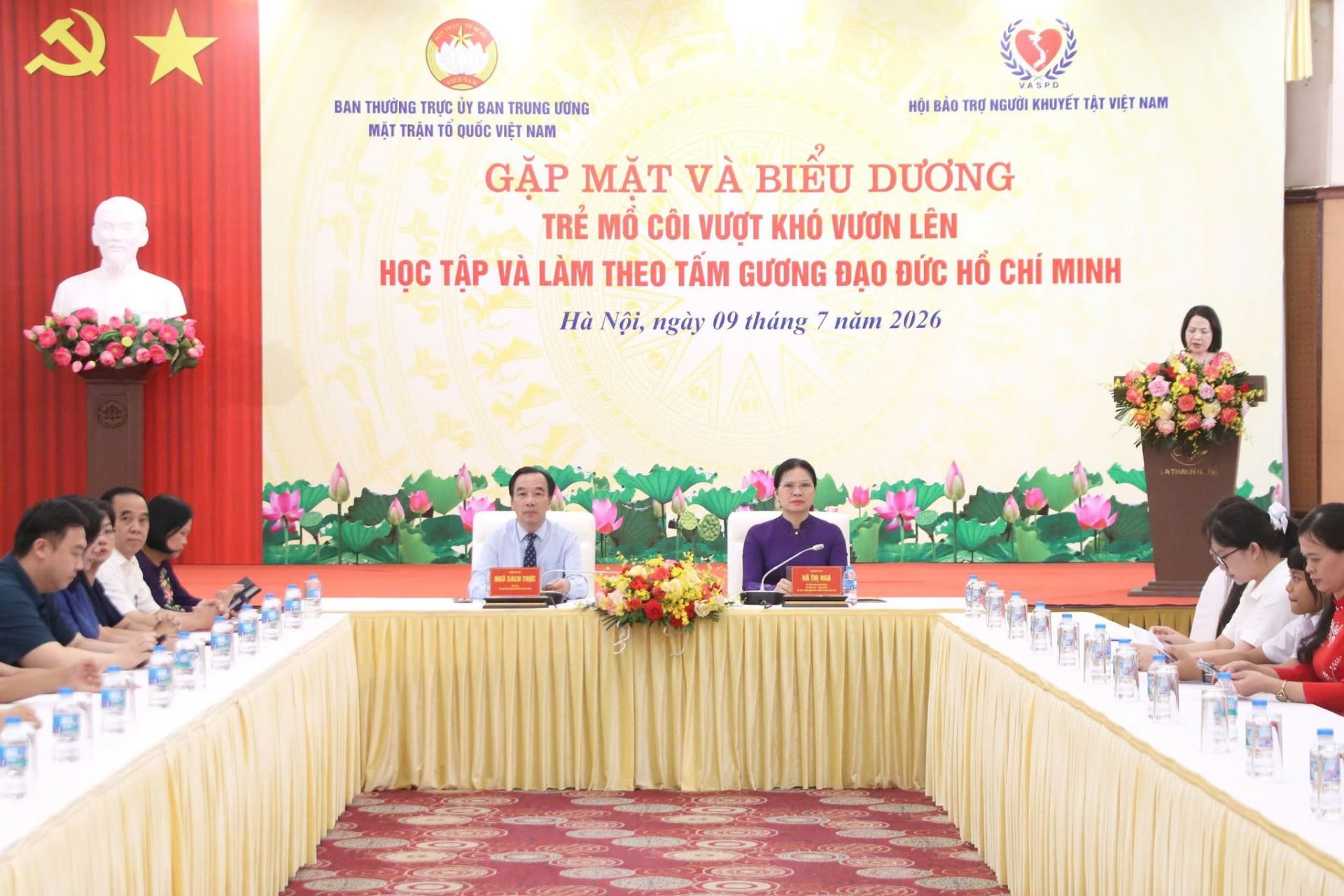 Chương trình gặp mặt và bi&ecirc;̉u dương trẻ m&ocirc;̀ c&ocirc;i vươn l&ecirc;n th&ecirc;̉ hi&ecirc;̣n sự quan t&acirc;m của T.Ư MTTQ Vi&ecirc;̣t Nam đ&ecirc;́n th&ecirc;́ h&ecirc;̣ tương lai của đ&acirc;́t nước.