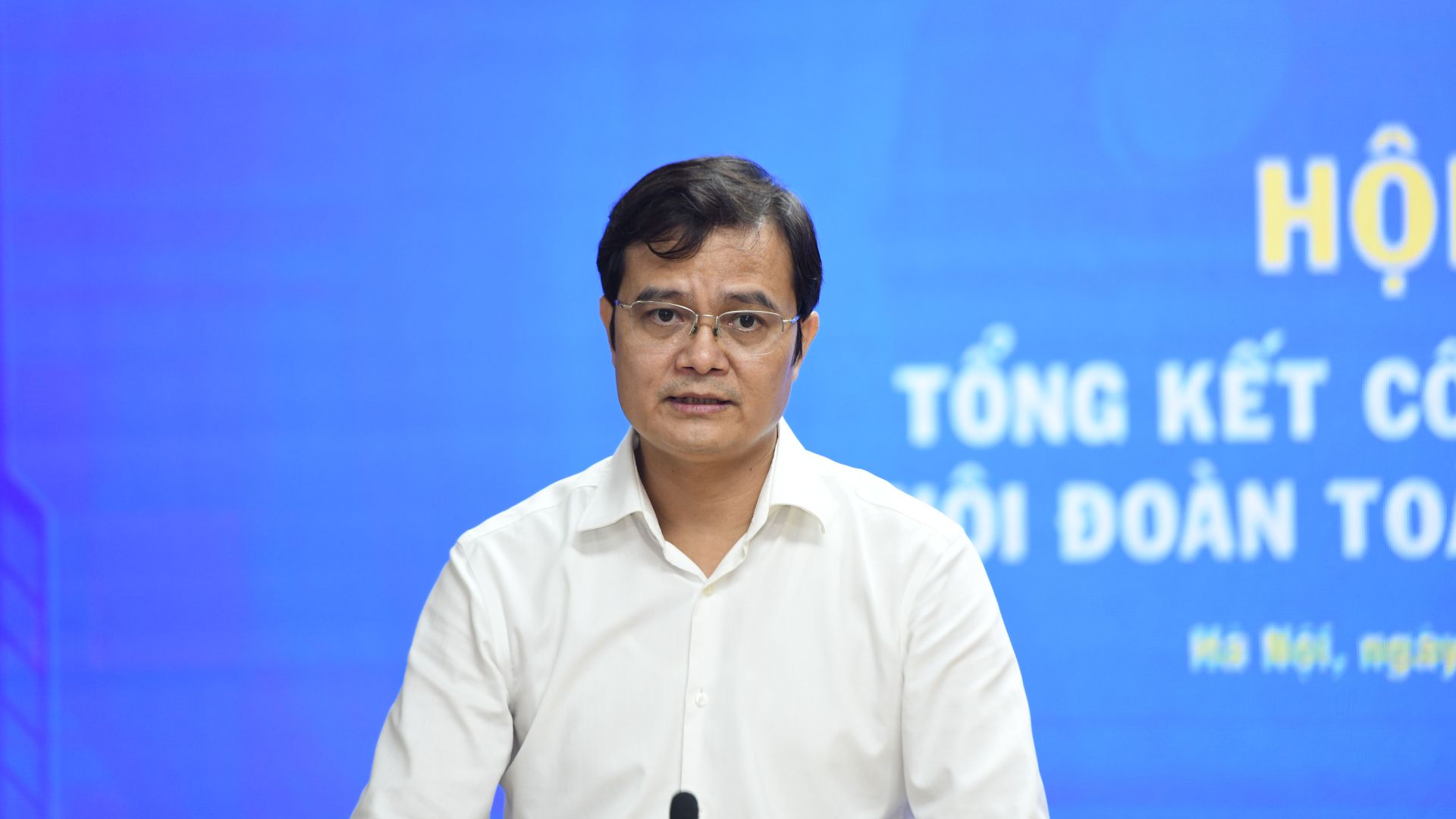 Anh B&ugrave;i Quang Huy ph&aacute;t biểu tại hội nghị.