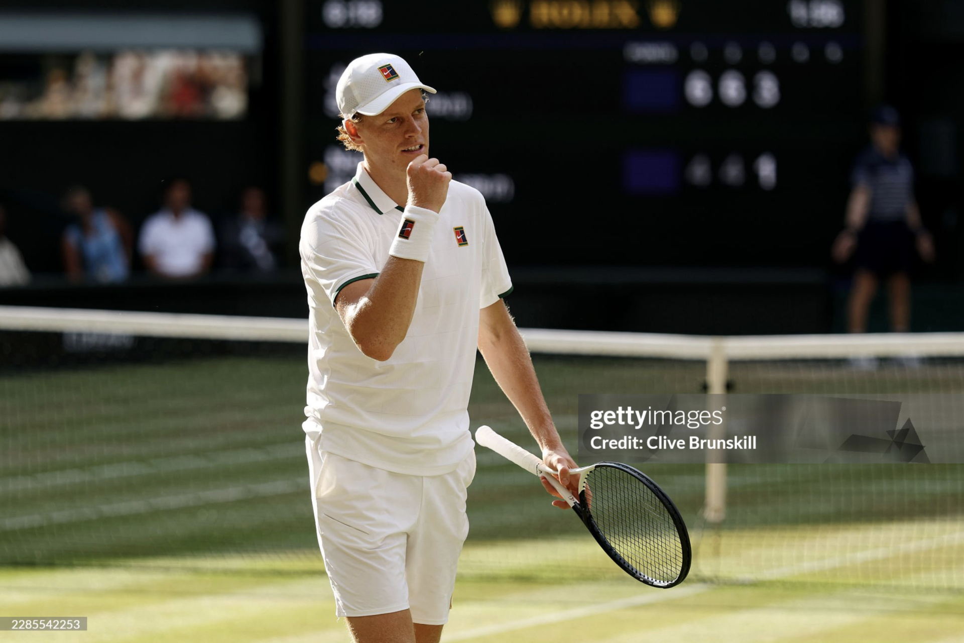 Sinner trong trận gặp Djokovic.