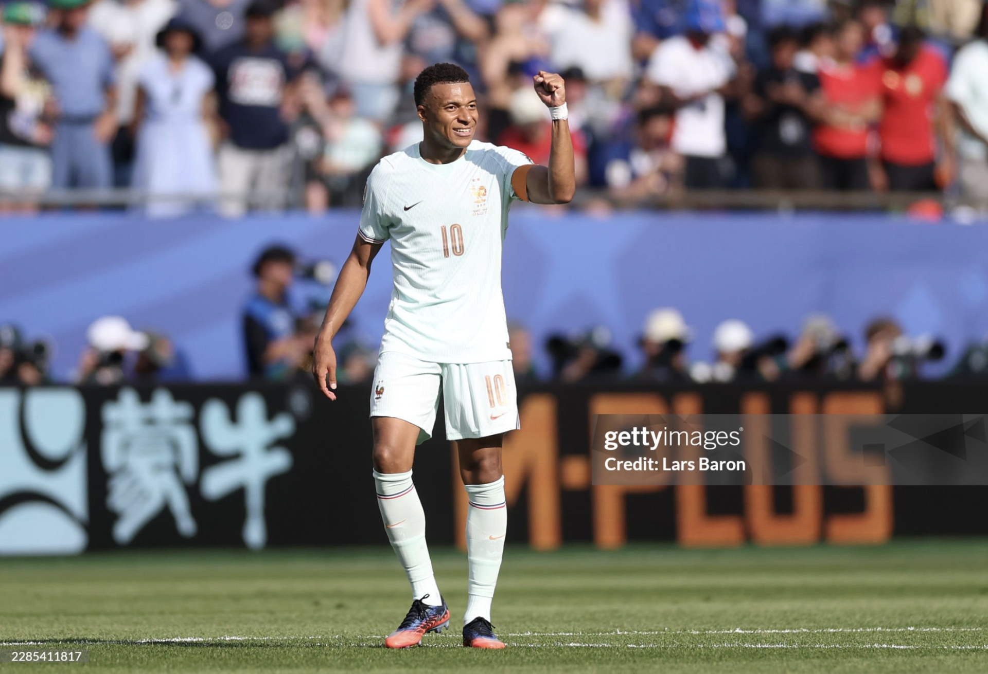 Kylian Mbappe (10) mừng b&agrave;n mở tỷ số cho Ph&aacute;p trong trận tứ kết World Cup 2026 gặp Morocco.
