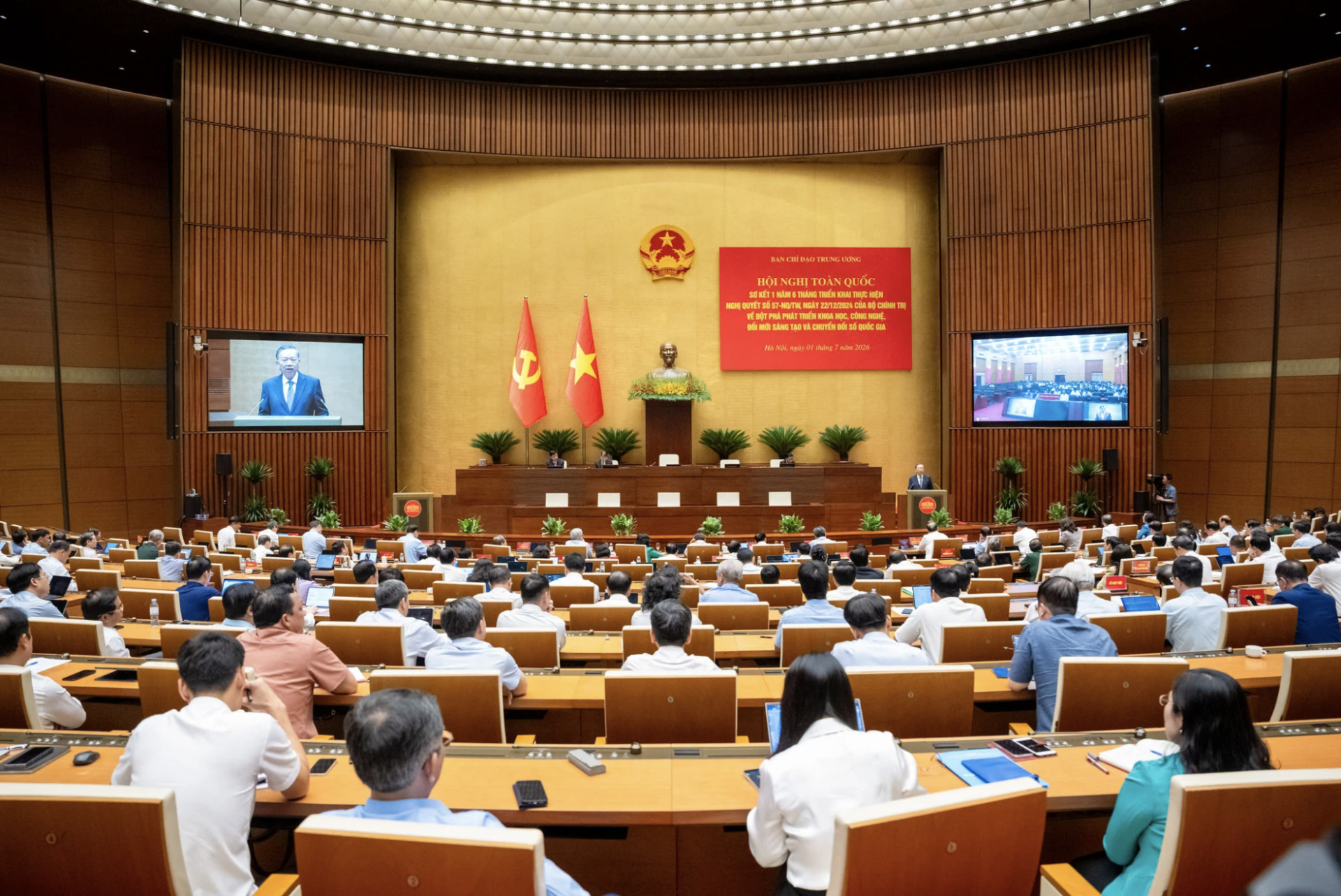 Tổng B&iacute; thư, Chủ tịch nước T&ocirc; L&acirc;m ph&aacute;t biểu tại Hội nghị sơ kết 1 năm 6 th&aacute;ng thực hiện Nghị quyết số 57-NQ/TW. 