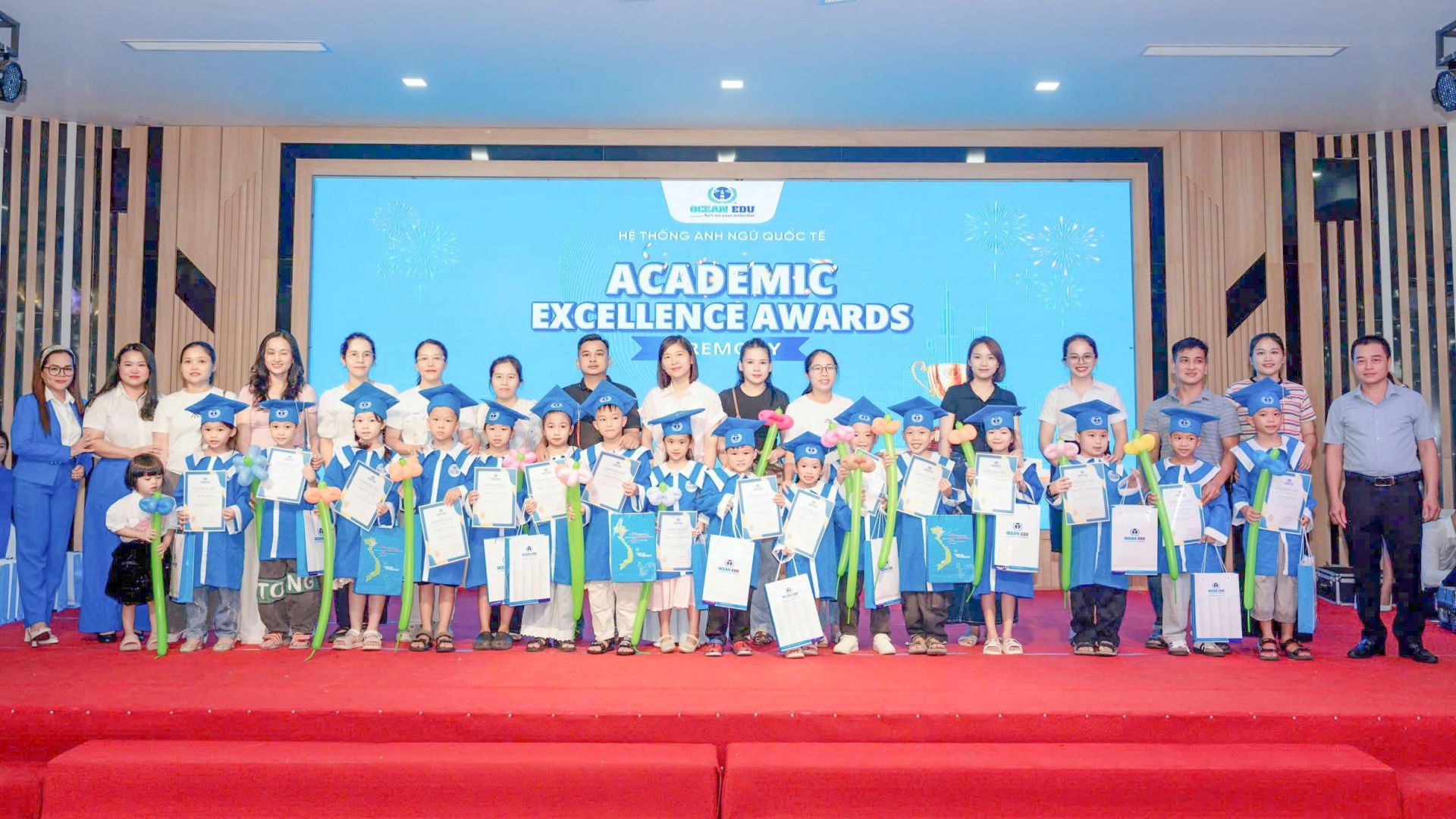 Ocean Edu Hà Tĩnh vinh danh 230 học viên xuất sắc 6 tháng đầu năm 2026
