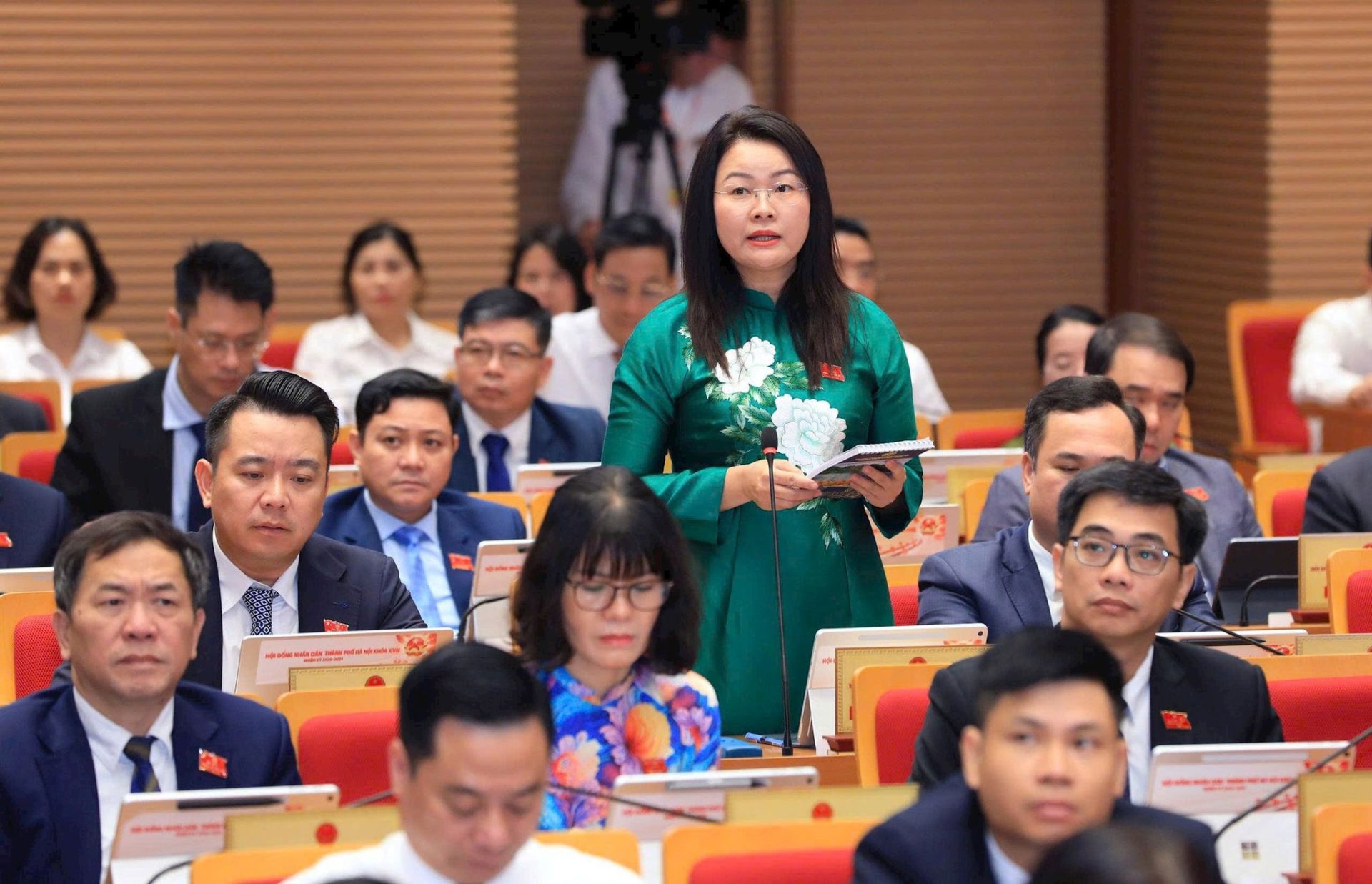 Đại biểu Phạm Thị Thanh Hương đặt c&acirc;u hỏi.