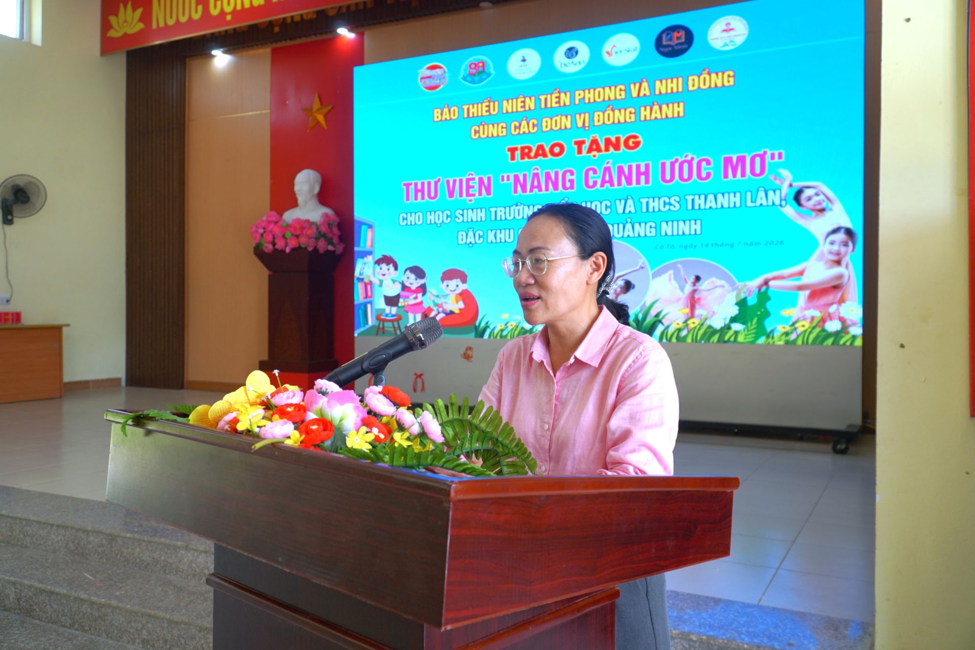 L&ecirc; Ngọc H&acirc;n, B&iacute; thư Đảng ủy, Chủ tịch Hội đồng Nh&acirc;n d&acirc;n đặc khu C&ocirc; T&ocirc;, ph&aacute;t biểu tại chương tr&igrave;nh.