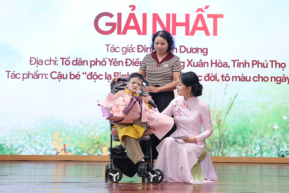 Em Đinh B&igrave;nh Dương x&uacute;c động chia sẻ cảm nghĩ sau khi nhận giải Nhất Cuộc thi viết &ldquo;Ng&agrave;y mai trong mắt em&rdquo; năm 2026.