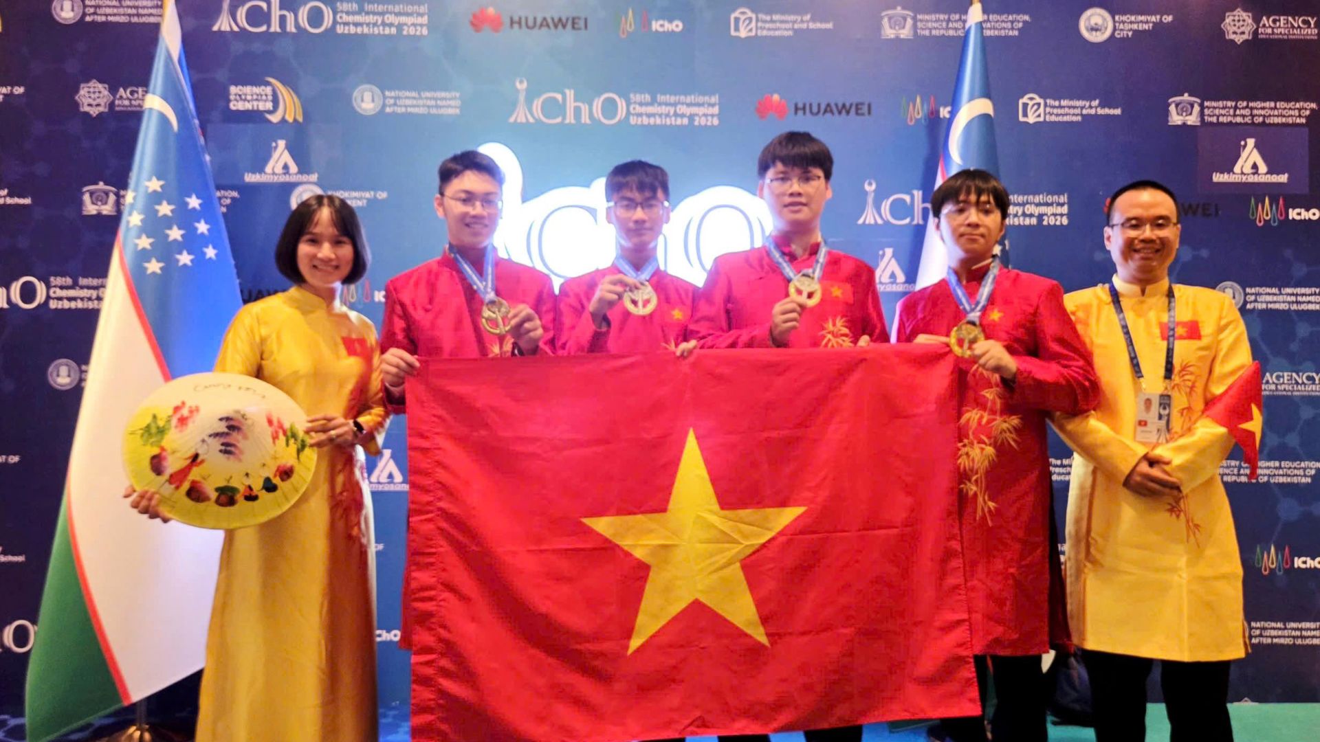 4/4 học sinh Đội tuyển Việt Nam giành Huy chương Vàng Olympic Hóa học quốc tế