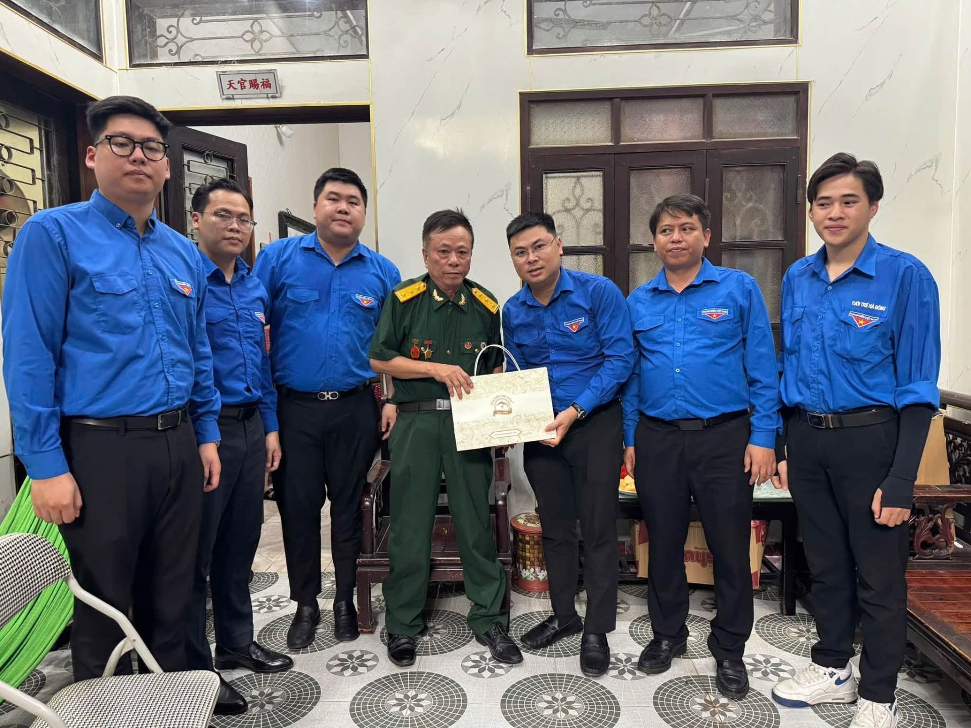 Đoàn Thanh ni&ecirc;n Cơ quan T.Ư Đoàn thăm các gia đình Thương binh - Li&ecirc;̣t sĩ phường Hà Đ&ocirc;ng.