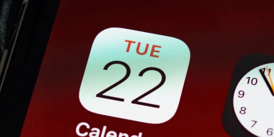 Cách hiển thị lịch âm trên màn hình khóa iPhone