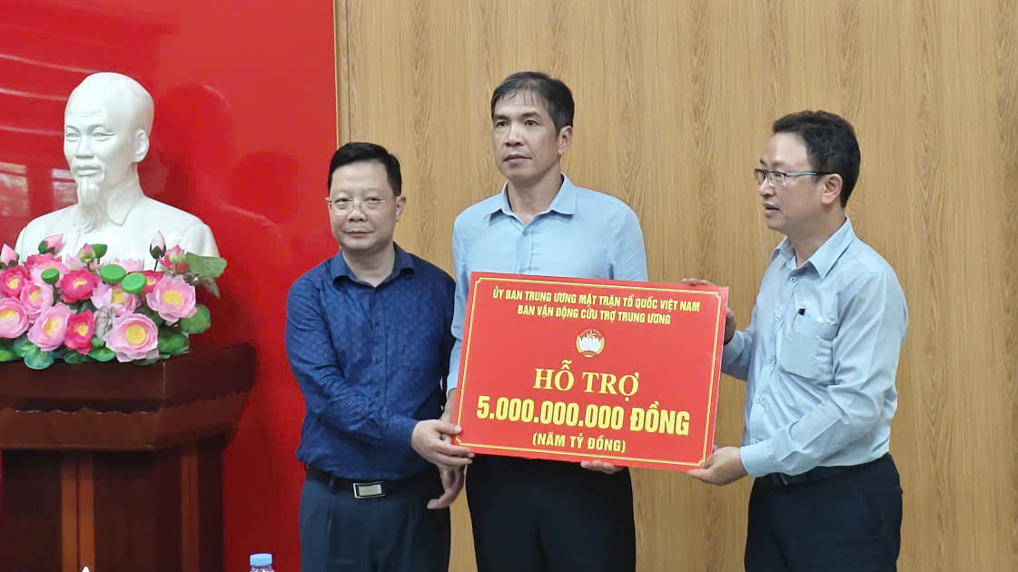 Ủy ban T.Ư MTTQ Việt Nam ph&acirc;n bổ 5 tỷ đồng hỗ trợ Lai Ch&acirc;u khắc phục hậu quả của mưa lũ.
