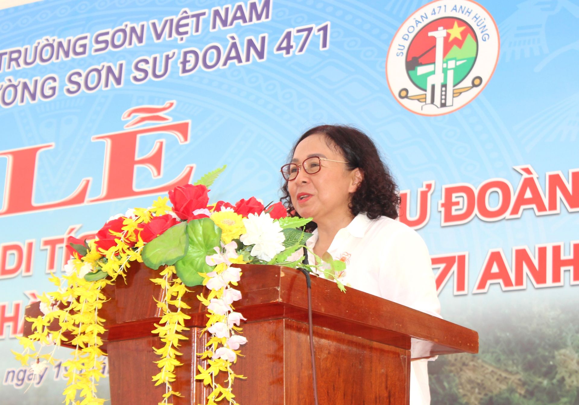 Nh&agrave; b&aacute;o Đỗ Thị Thanh B&igrave;nh, Ph&oacute; TBT B&aacute;o TNTP v&agrave; NĐ, Ph&oacute; Gi&aacute;m đốc Quỹ &ldquo; V&igrave; tuổi trẻ v&ugrave;ng cao v&agrave; hải đảo&rdquo; ph&aacute;t biểu tại buổi lễ.