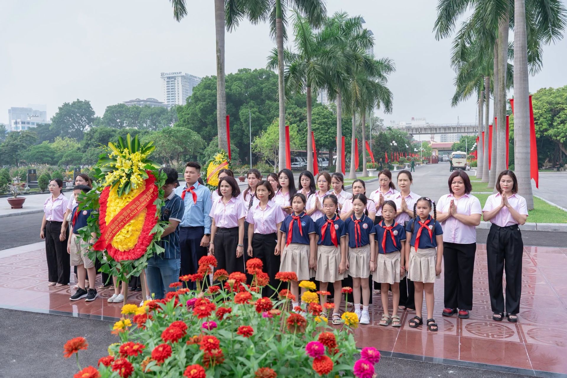 [Ảnh] Thiếu nhi cả nước tri ân các Anh hùng Liệt sĩ