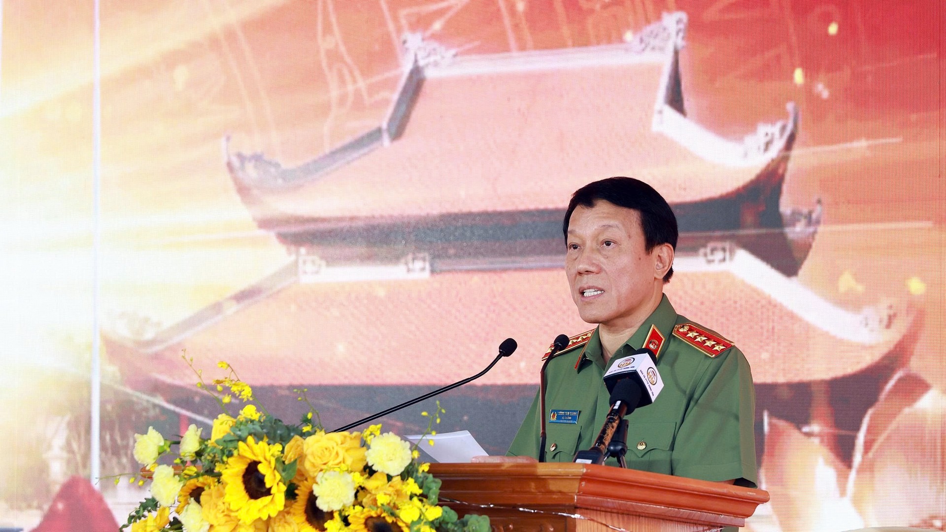 Bộ trưởng Lương Tam Quang ph&aacute;t biểu tại Lễ kh&aacute;nh th&agrave;nh Khu lưu niệm Anh h&ugrave;ng liệt sĩ CAND B&ugrave;i Thị C&uacute;c.