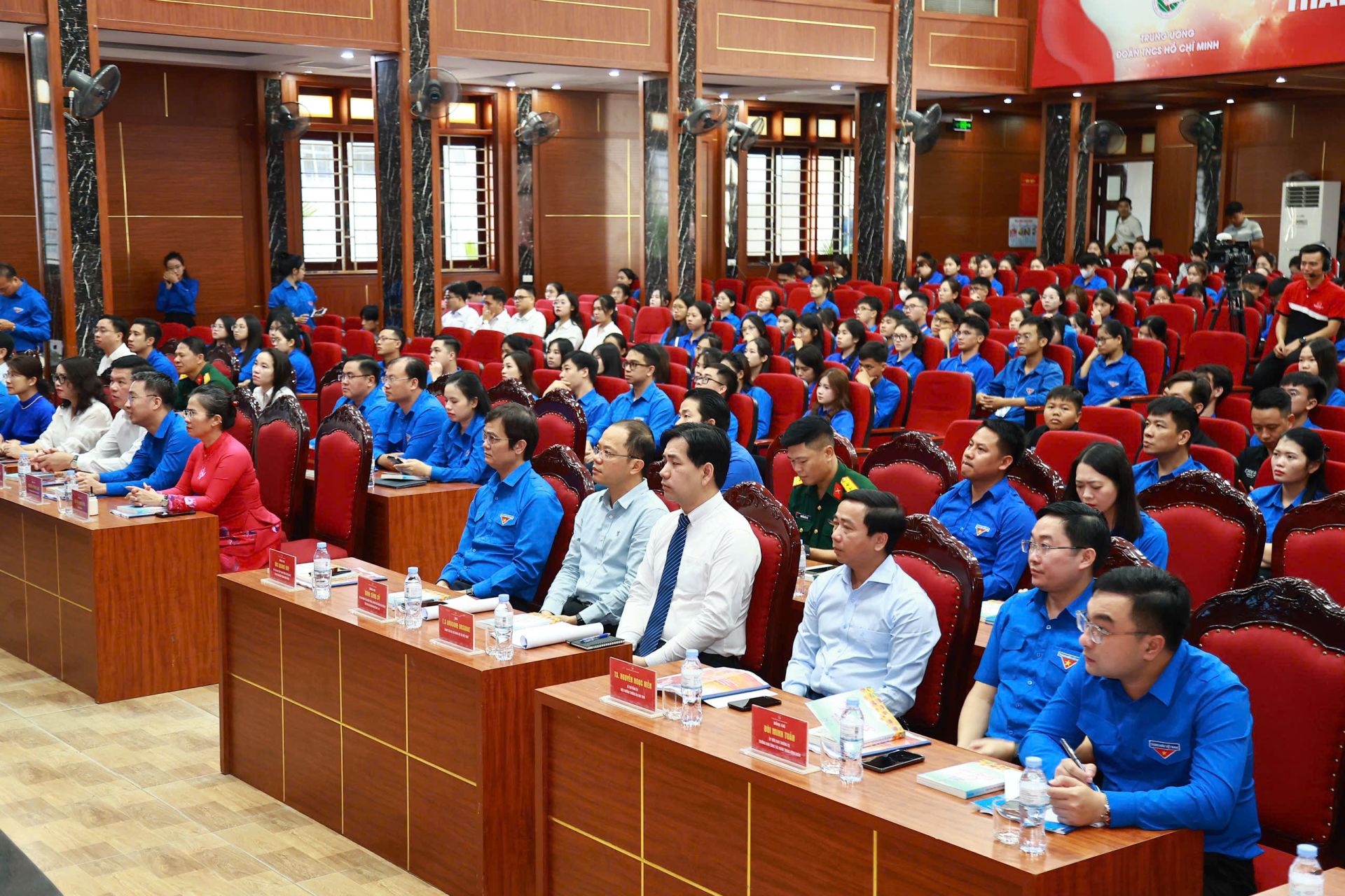 Hội nghị sơ kết Đề &aacute;n &ldquo;Đo&agrave;n TNCS Hồ Ch&iacute; Minh tham gia lưu giữ v&agrave; tuy&ecirc;n truyền c&aacute;c c&acirc;u chuyện lịch sử&rdquo; với chủ đề &ldquo;C&acirc;u chuyện thời hoa lửa&rdquo;