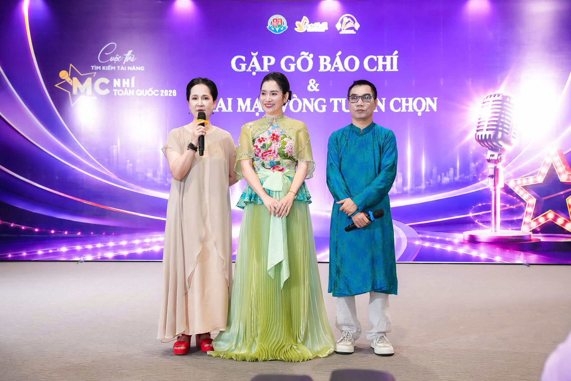 NSND Lan Hương đ&aacute;nh gi&aacute; cao sự chuy&ecirc;n nghiệp của cuộc thi, đồng thời kỳ vọng s&acirc;n chơi tiếp tục lan tỏa, chắp c&aacute;nh cho nhiều t&agrave;i năng trẻ tr&ecirc;n cả nước.