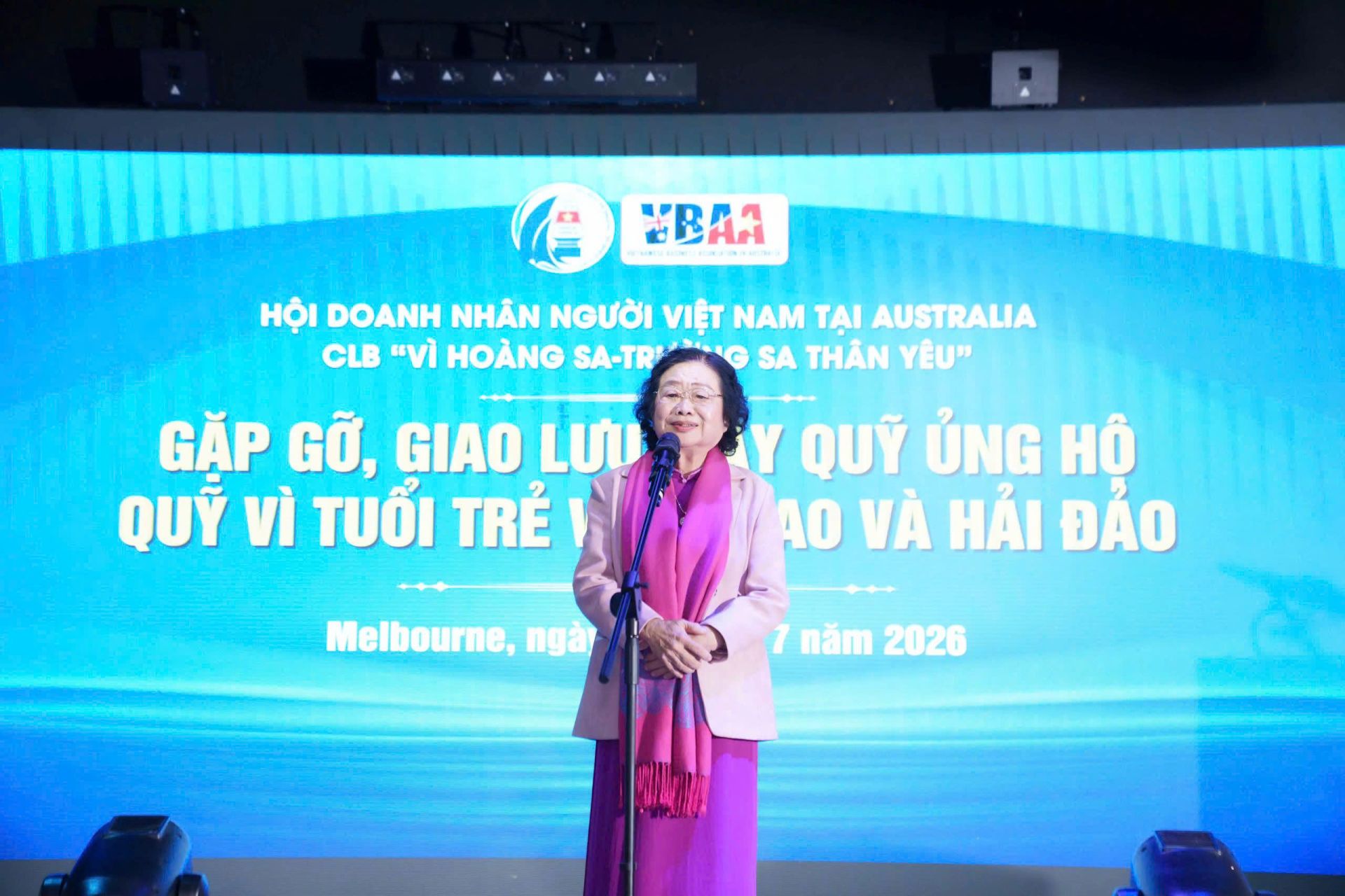 B&aacute;c Trương Mỹ Hoa ph&aacute;t biểu tại chương tr&igrave;nh.