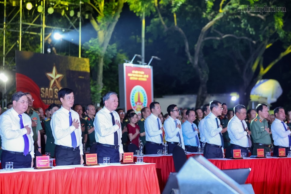 Tổng B&iacute; thư, Chủ tịch nước T&ocirc; L&acirc;m, Thủ tướng Ch&iacute;nh phủ L&ecirc; Minh Hưng v&agrave; c&aacute;c đại biểu dự tại điểm cầu H&agrave; Nội. (Ảnh: VGP/Nhật Bắc)