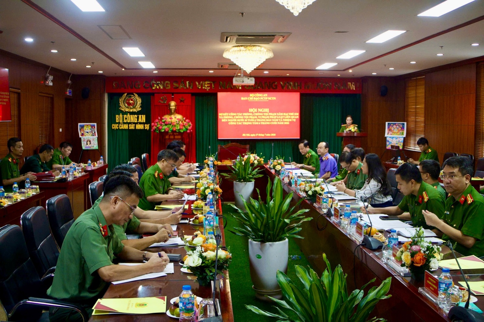 Quang cảnh cu&ocirc;̣c họp.