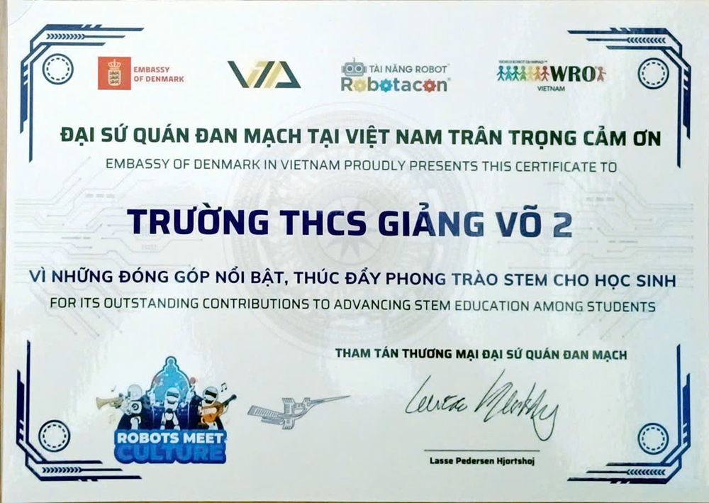 Chứng nhận của Đại sứ qu&aacute;n Đan Mạch tại Việt Nam d&agrave;nh cho trường THCS chất lượng cao Giảng V&otilde; 2.