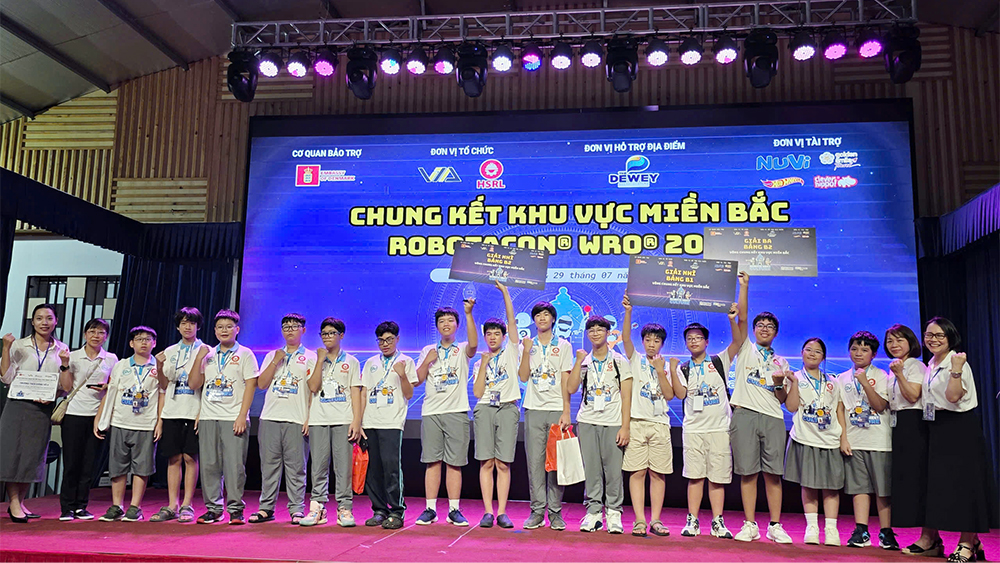 C&aacute;c th&agrave;nh vi&ecirc;n đội tuyển WRO 2026 của trường THCS chất lượng cao Giảng V&otilde; 2.