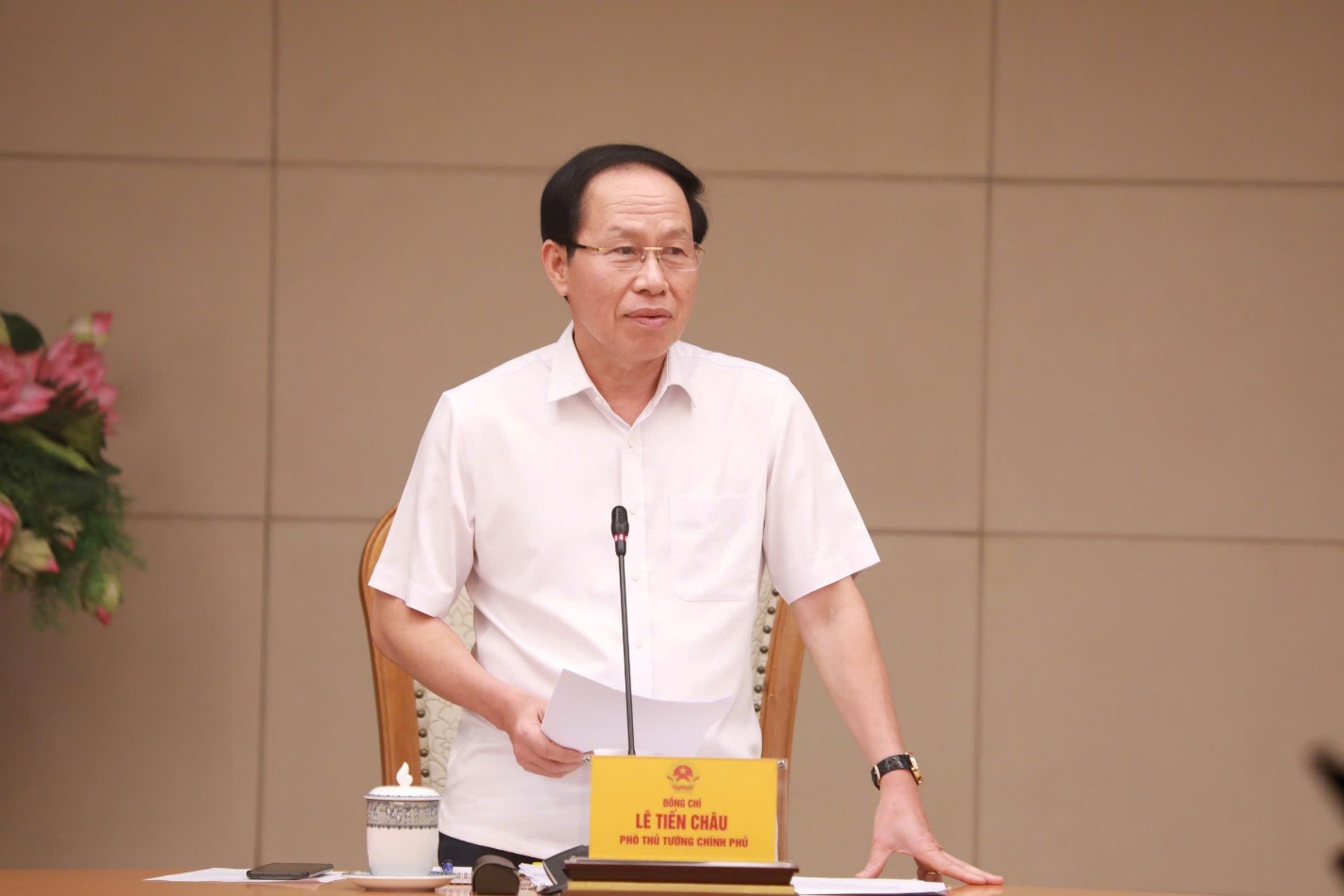 Phó Thủ tướng L&ecirc; Ti&ecirc;́n Ch&acirc;u chủ trì cu&ocirc;̣c họp.