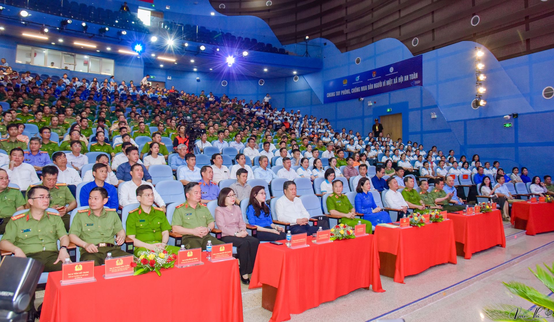 Các đại bi&ecirc;̉u tham dự l&ecirc;̃ phát đ&ocirc;̣ng.