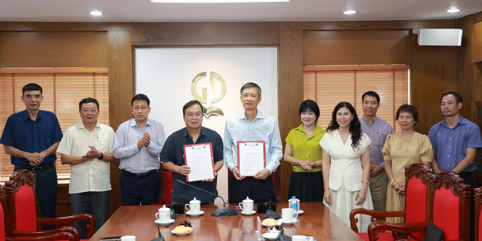Lễ k&yacute; kết giữa Nh&agrave; xuất bản Gi&aacute;o dục Việt Nam v&agrave; Hiệp hội S&aacute;ch gi&aacute;o dục v&agrave; Học liệu điện tử Việt Nam.