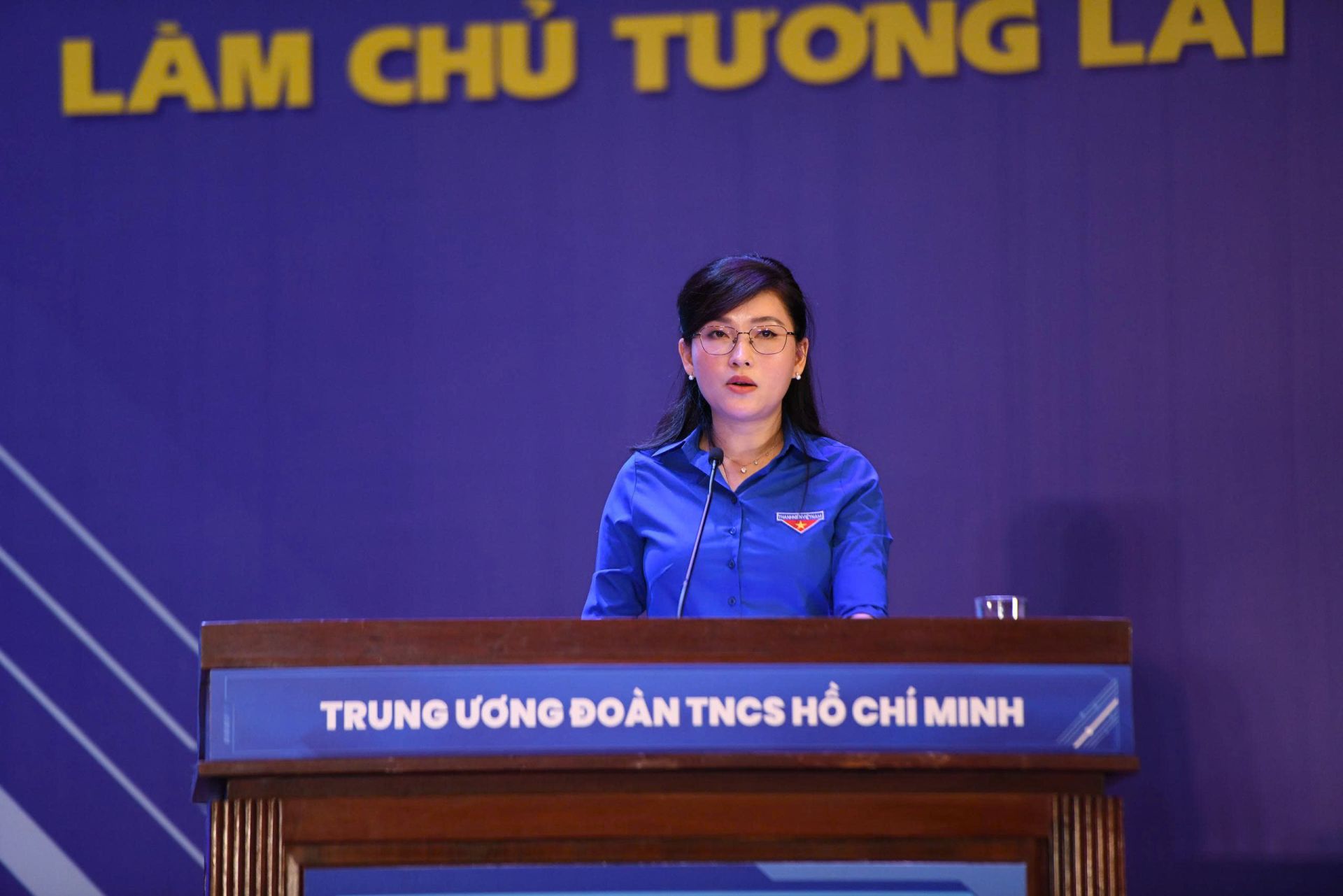 Chị H&ocirc;̀ H&ocirc;̀ng Nguy&ecirc;n n&ecirc;u l&ecirc;n 
