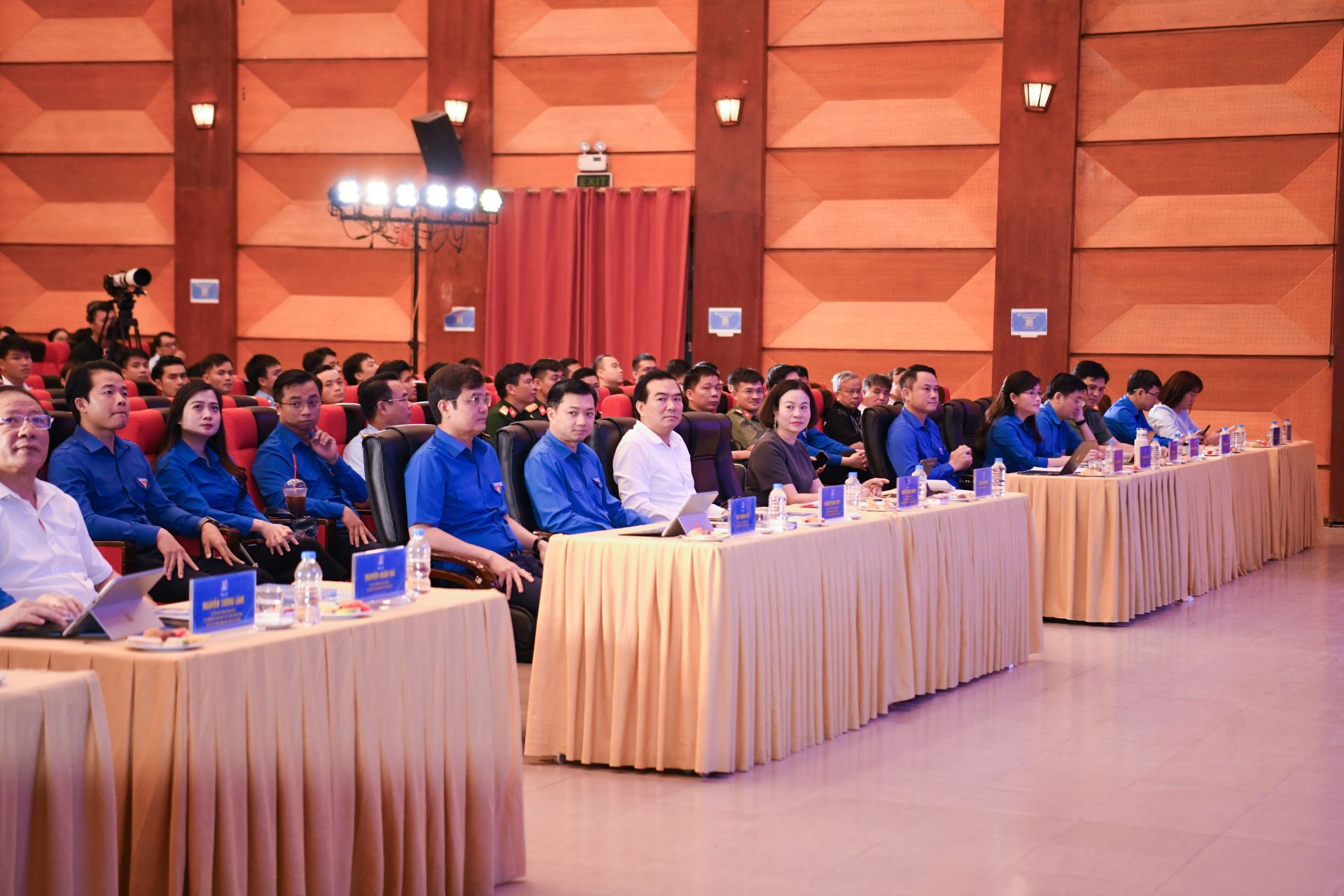 C&aacute;c đại biểu dự hội nghị.