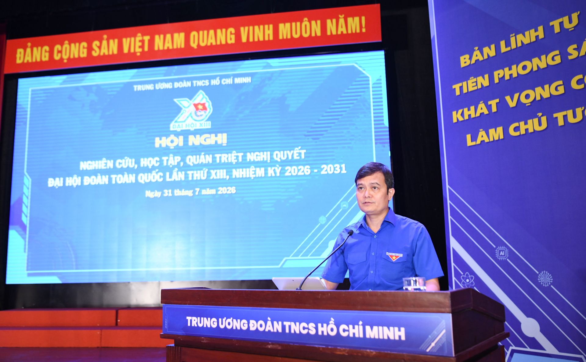 Bí thư thứ nh&acirc;́t T.Ư Đoàn Bùi Quang Huy phát bi&ecirc;̉u k&ecirc;́t lu&acirc;̣n tại h&ocirc;̣i nghị.