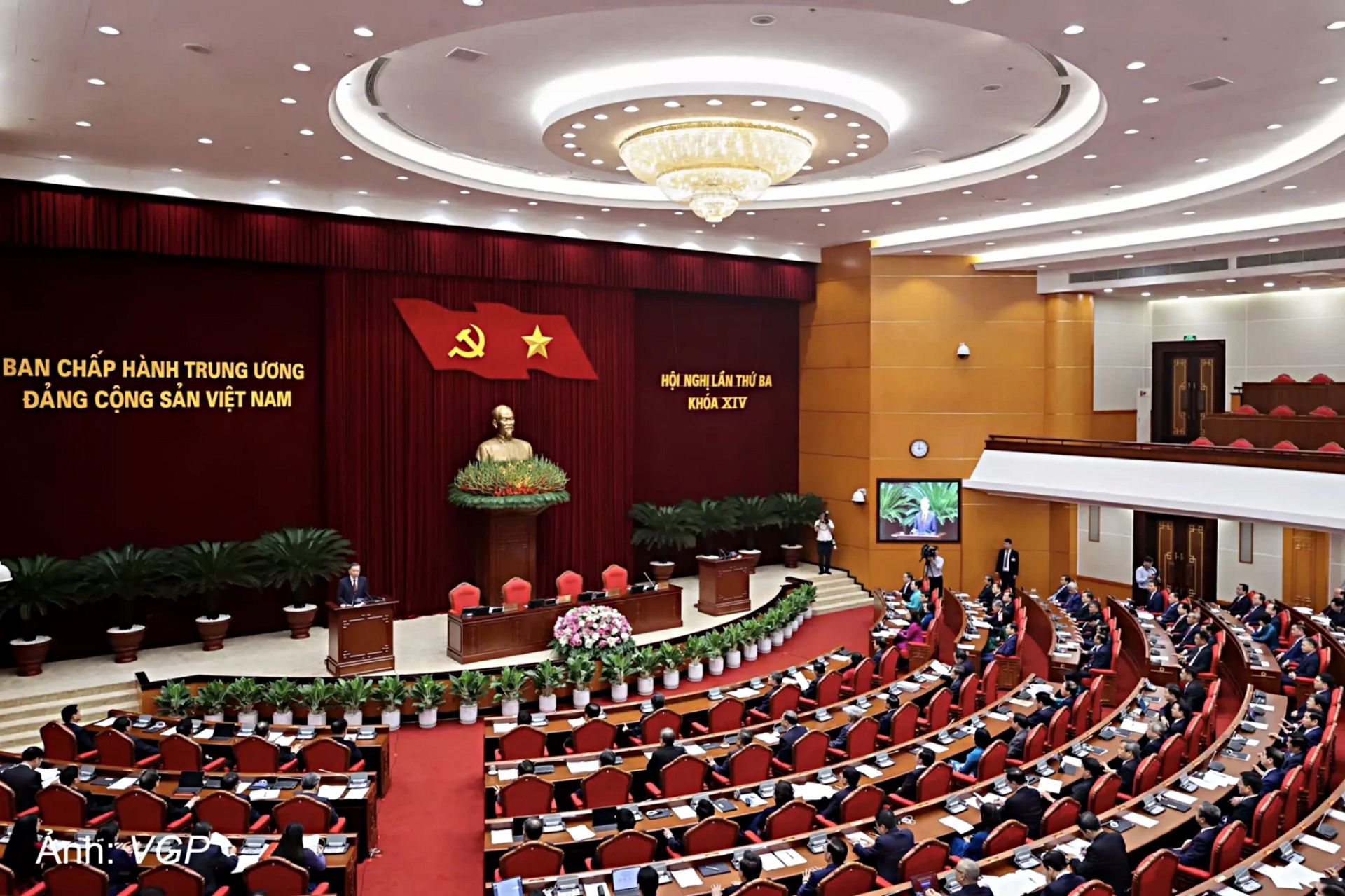 Hội nghị Trung ương 3 vừa diễn ra đ&atilde; thống nhất chủ trương đổi t&ecirc;n Ban Tuy&ecirc;n gi&aacute;o v&agrave; D&acirc;n vận Trung ương th&agrave;nh Ban Tuy&ecirc;n gi&aacute;o Trung ương.