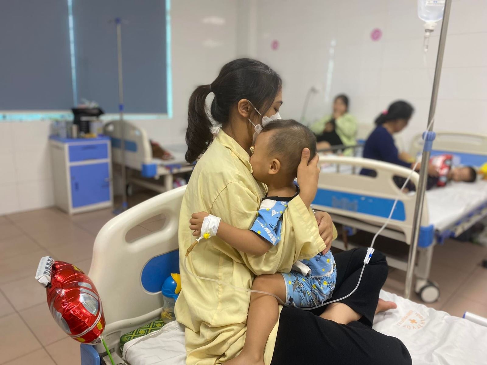 Trẻ em dễ bị l&acirc;y nhiễm Adenovirus v&igrave; sức đề kh&aacute;ng yếu.