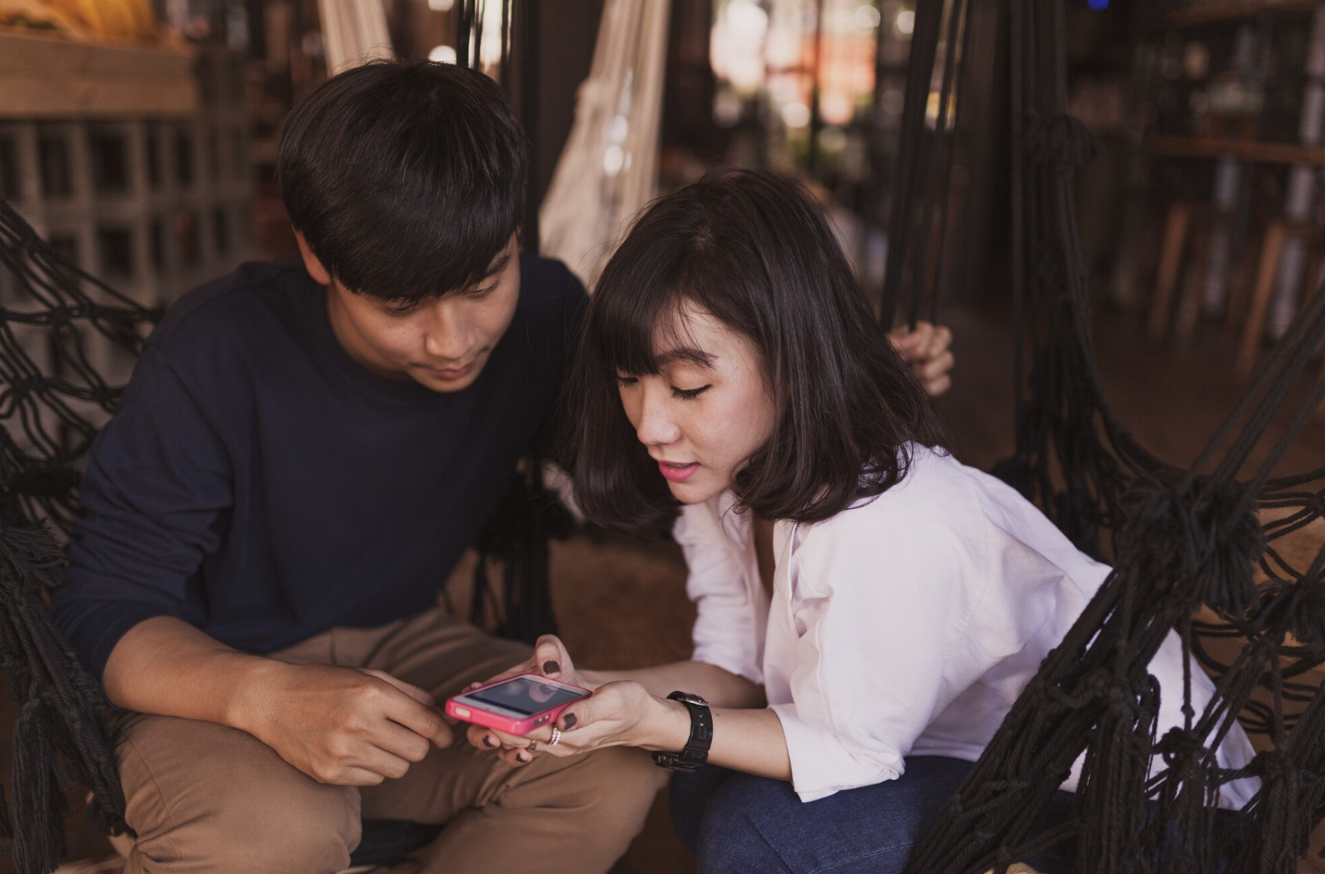 Mạng x&atilde; hội ảnh hưởng đến sức khỏe t&acirc;m thần theo nhiều c&aacute;ch. 