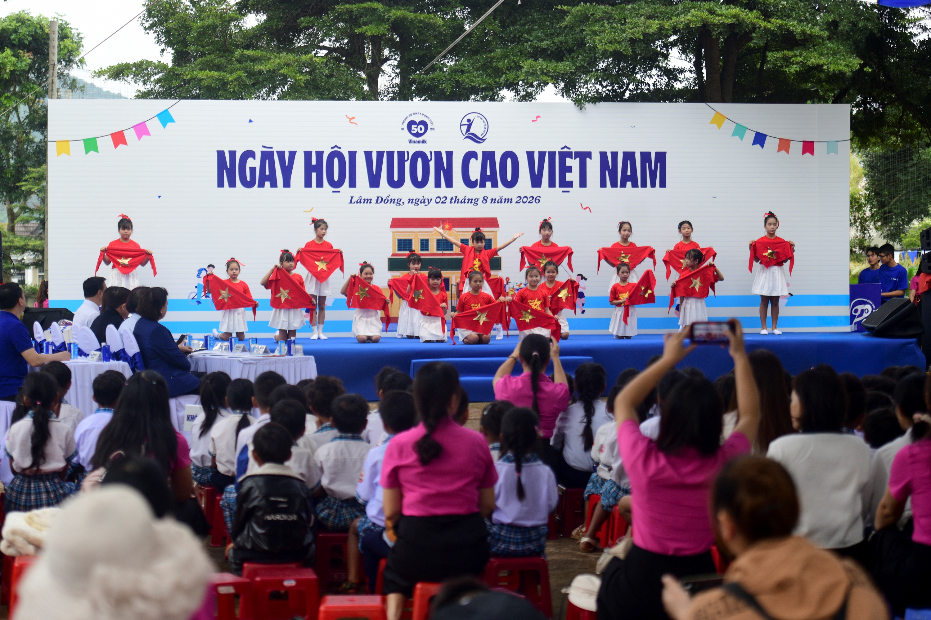 To&agrave;n cảnh Ng&agrave;y hội Vươn cao Việt Nam do Vinamilk v&agrave; Quỹ sữa Vươn cao Việt Nam tổ chức tại Hiệp Thạnh, L&acirc;m Đồng h&ocirc;m 2/8.