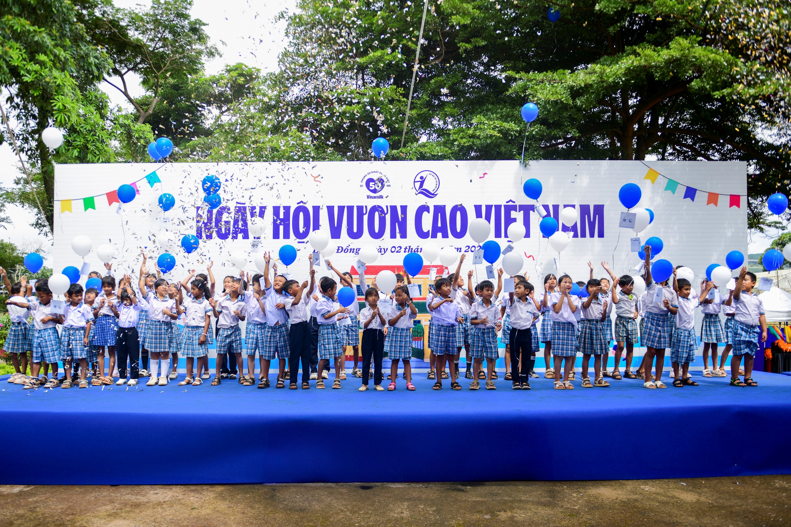 Những tr&aacute;i b&oacute;ng bay mang theo ước mơ của c&aacute;c em nhỏ c&ugrave;ng bay cao, như lời gửi gắm về một tương lai đầy hy vọng v&agrave; kh&aacute;t vọng vươn xa.