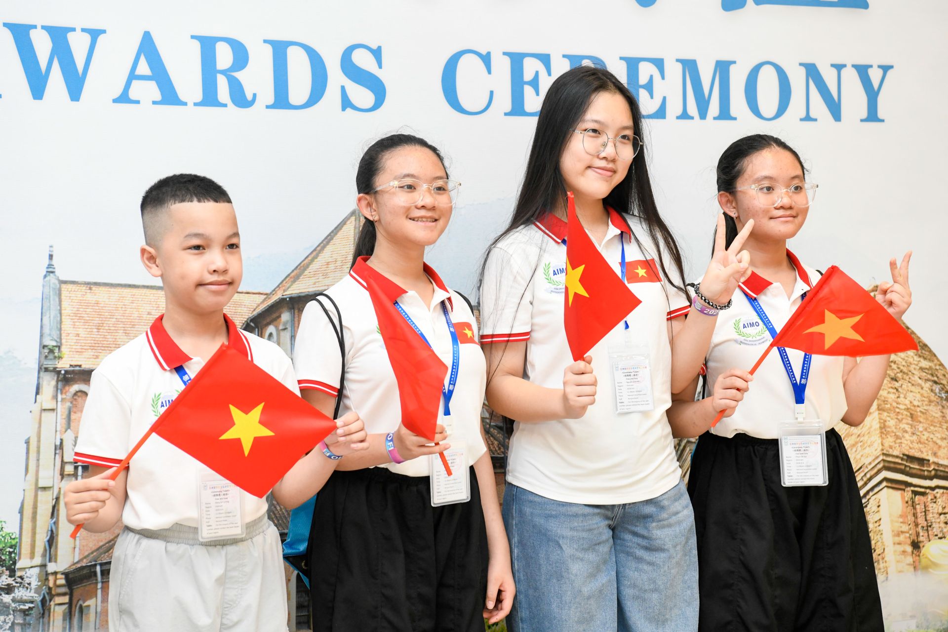 C&aacute;c bạn học sinh Việt Nam tại Lễ trao giải 