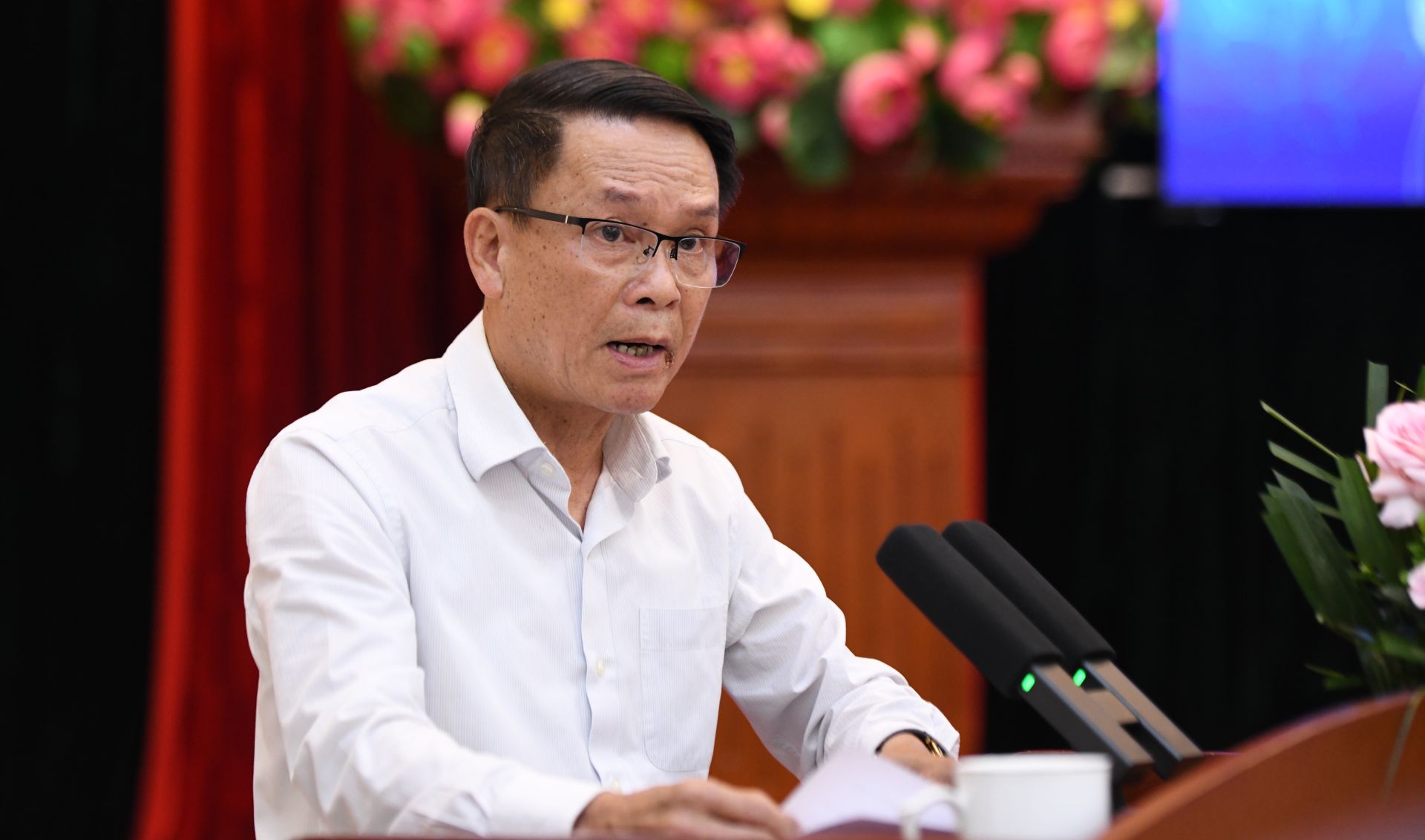 Nhà báo Nguy&ecirc;̃n Đức Lợi phát bi&ecirc;̉u tại chương trình.