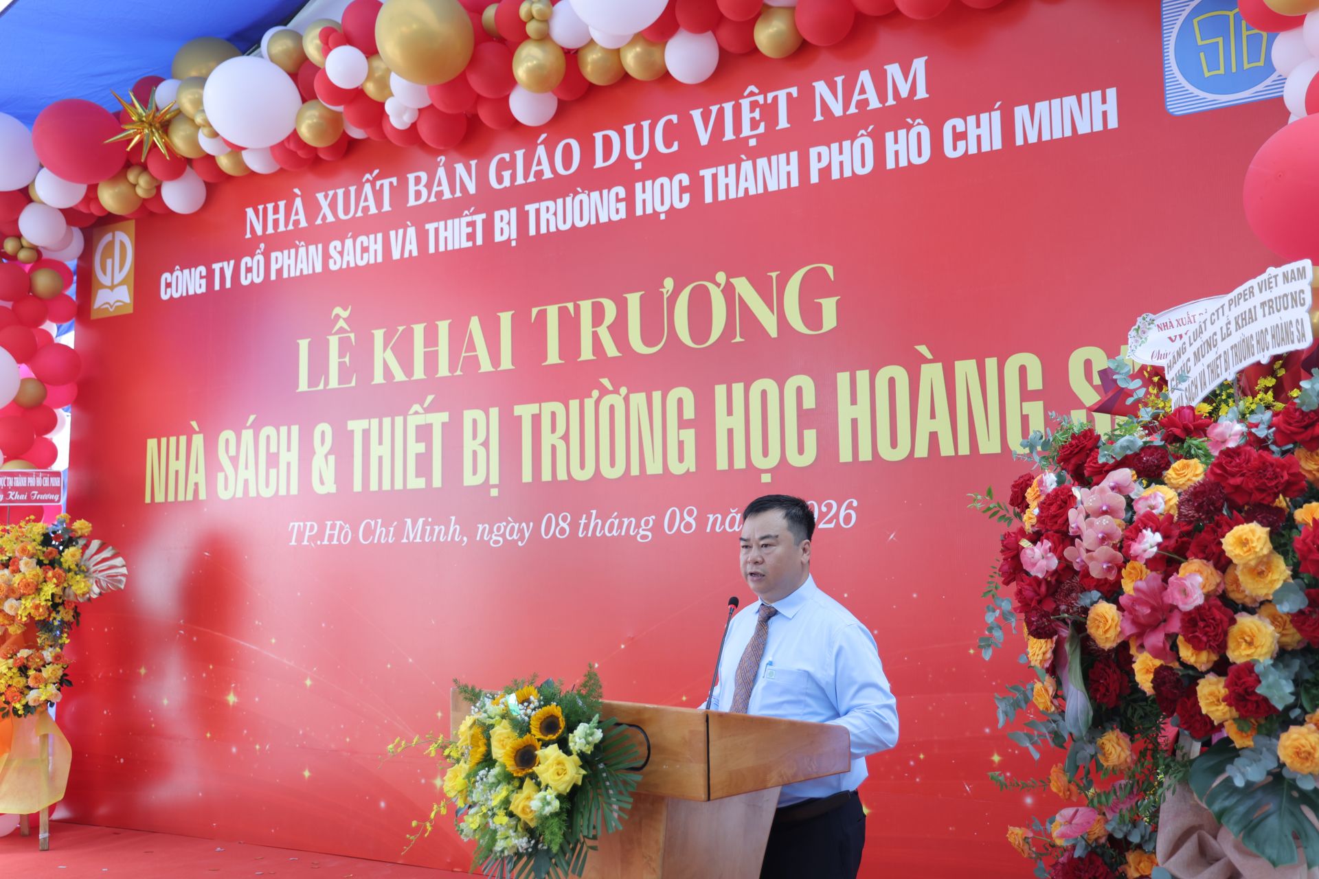 B&aacute;c Trần L&ecirc; Quang, Ph&oacute; Tổng Gi&aacute;m đốc C&ocirc;ng ty STB ph&aacute;t biểu tại buổi lễ.