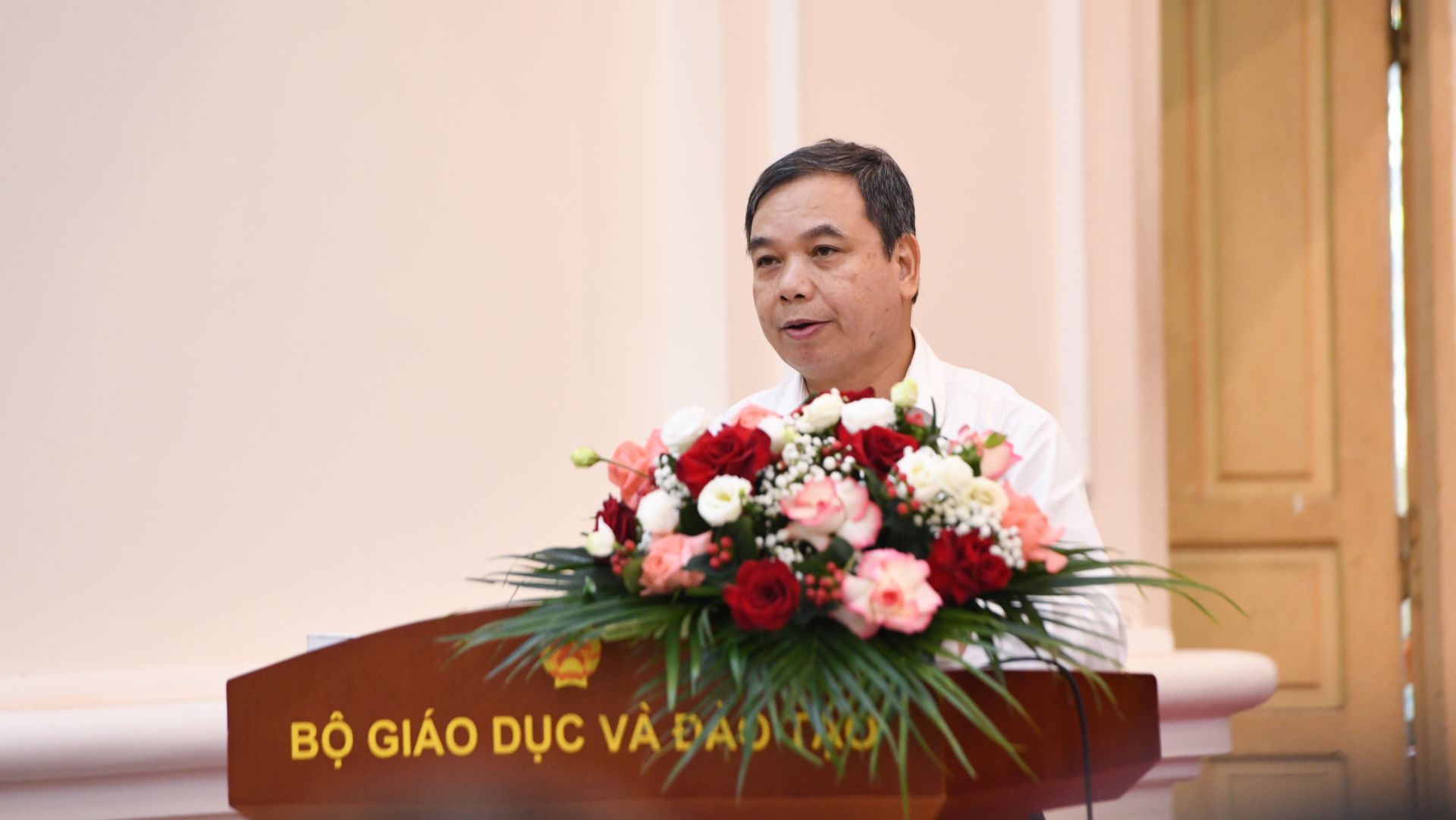TS. Ho&agrave;ng Đức Minh ph&aacute;t biểu tại hội thảo.