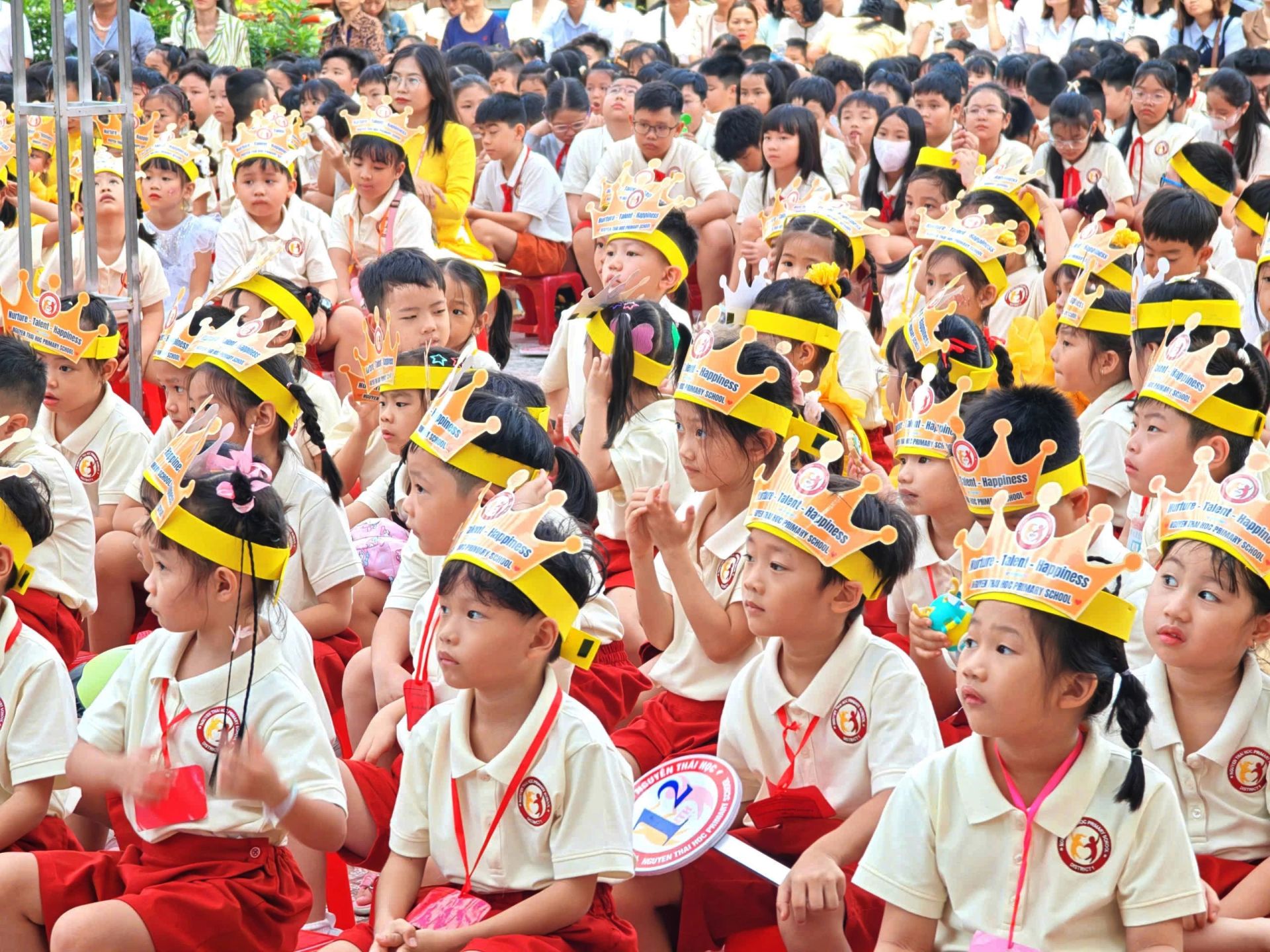 Học sinh TP. Hồ Ch&iacute; Minh tựu trường từ ng&agrave;y 17/8. (Ảnh: B&aacute;o Thanh Ni&ecirc;n)