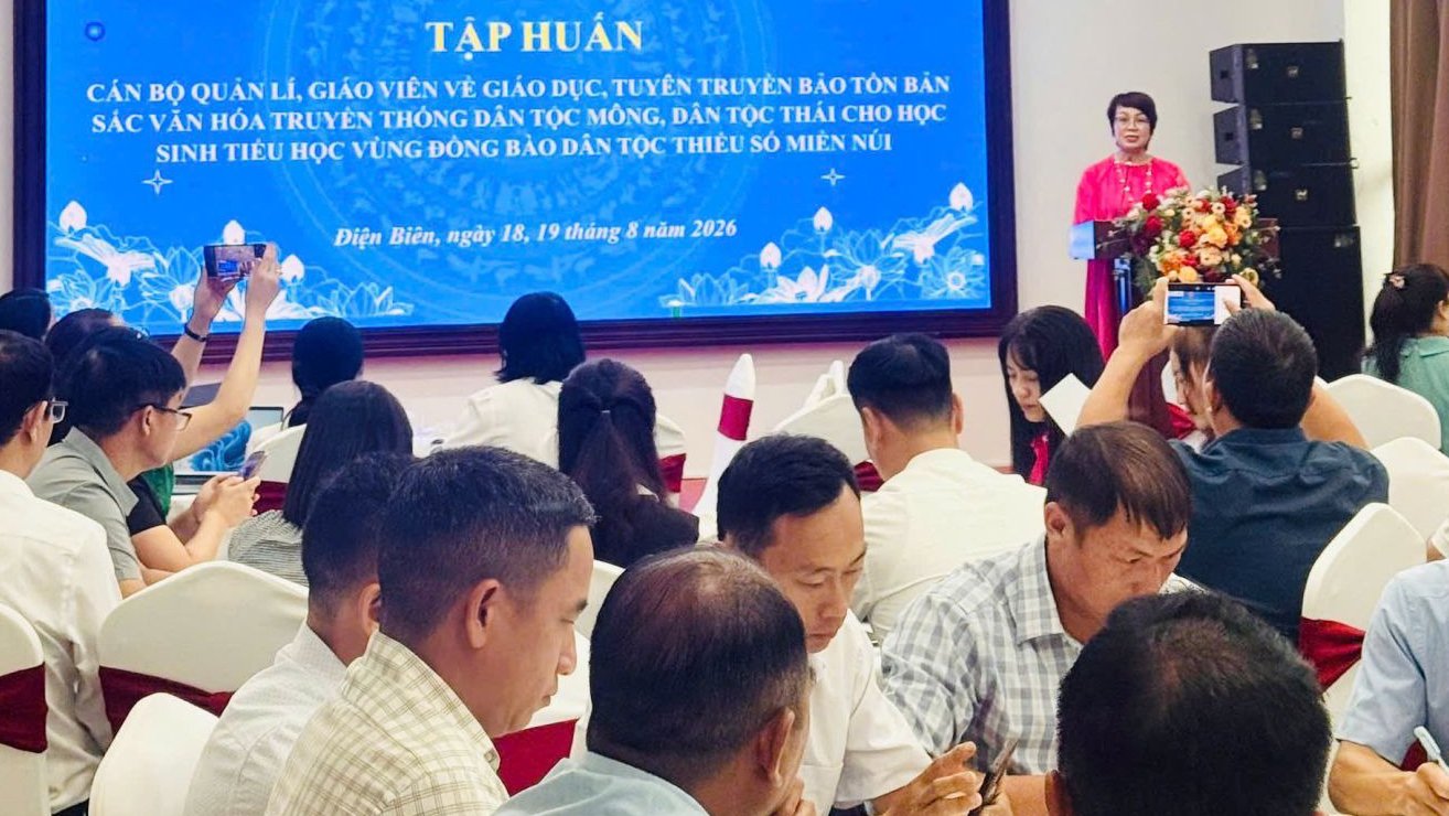 Giáo dục bảo tồn bản sắc văn hoá truyền thống dân tộc Mông và Thái