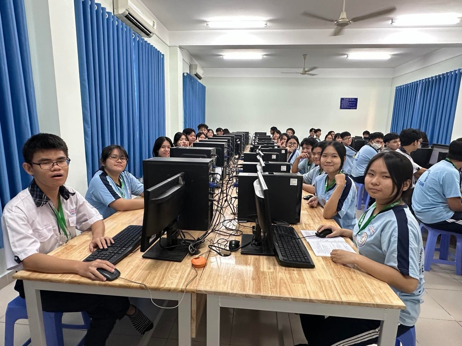 Nếu đủ đi&ecirc;u kiện, c&aacute;c nh&agrave; trường c&oacute; thể tổ chức kiếm tra, đ&aacute;nh gi&aacute; định kỳ tr&ecirc;n m&aacute;y t&iacute;nh.