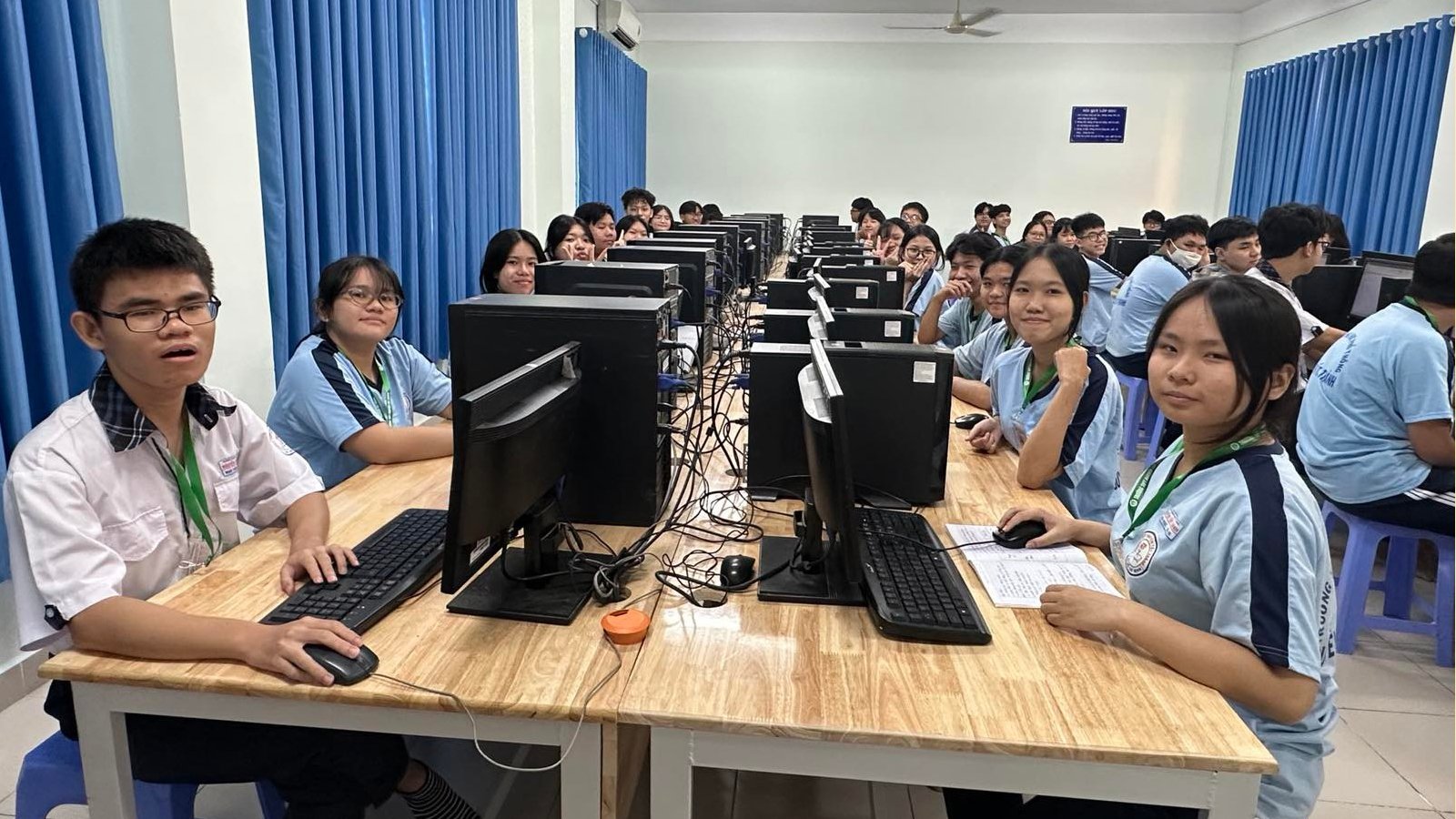 Các cơ sở giáo dục có thể tổ chức kiểm tra định kỳ trên máy tính
