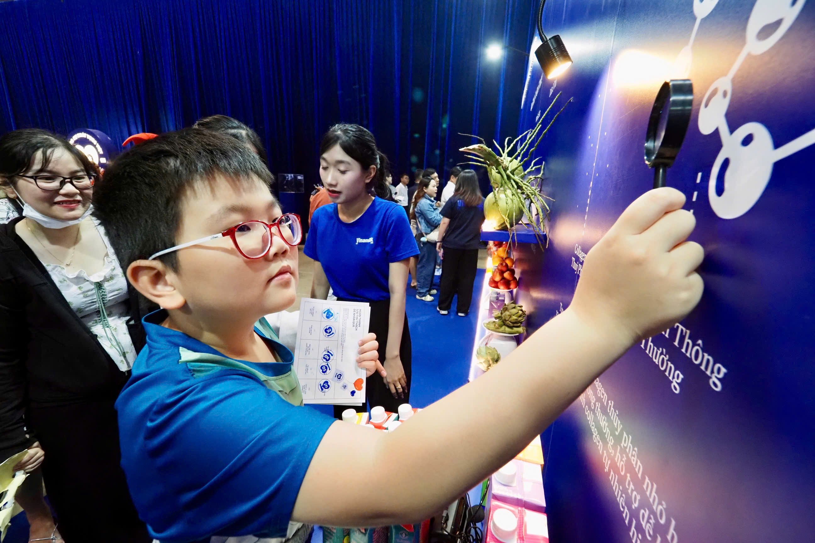 C&aacute;c nội dung được thiết kế theo hướng tương t&aacute;c, gi&uacute;p trẻ em v&agrave; gia đ&igrave;nh vừa tham quan vừa kh&aacute;m ph&aacute; những th&ocirc;ng tin về sản phẩm.