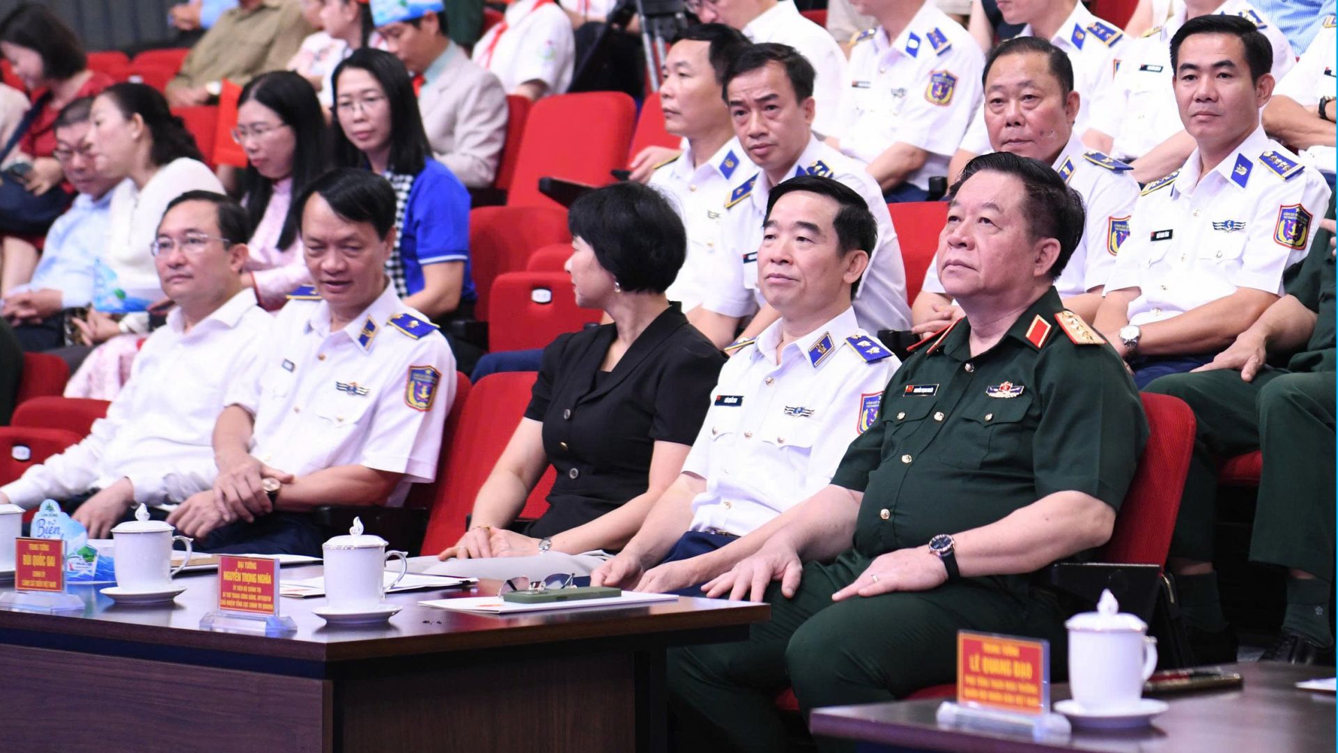 Đại tướng Nguyễn Trọng Nghĩa c&ugrave;ng c&aacute;c đại biểu tham dự chung kết Cuộc thi 