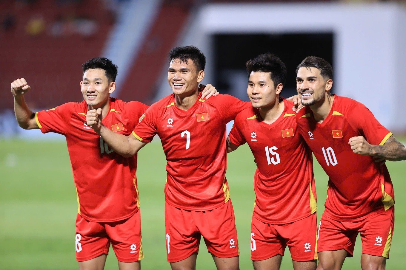 Tuyển Việt Nam thắng tuyển Thái Lan 2-0 ngay tại Rajamangala